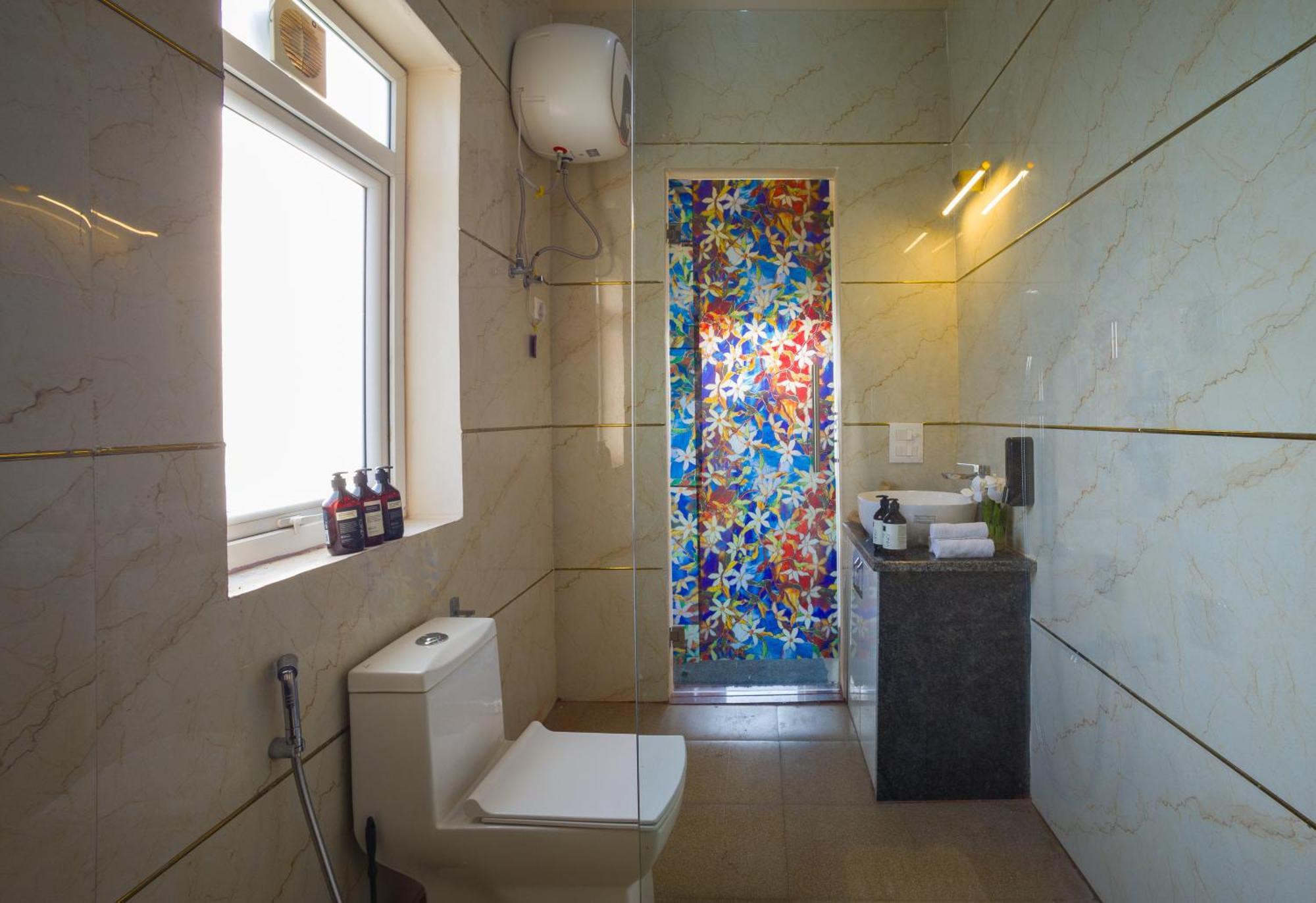 Elivaas Aarul 4 Bhk With Pvt Pool, Gazebo & Game Zone