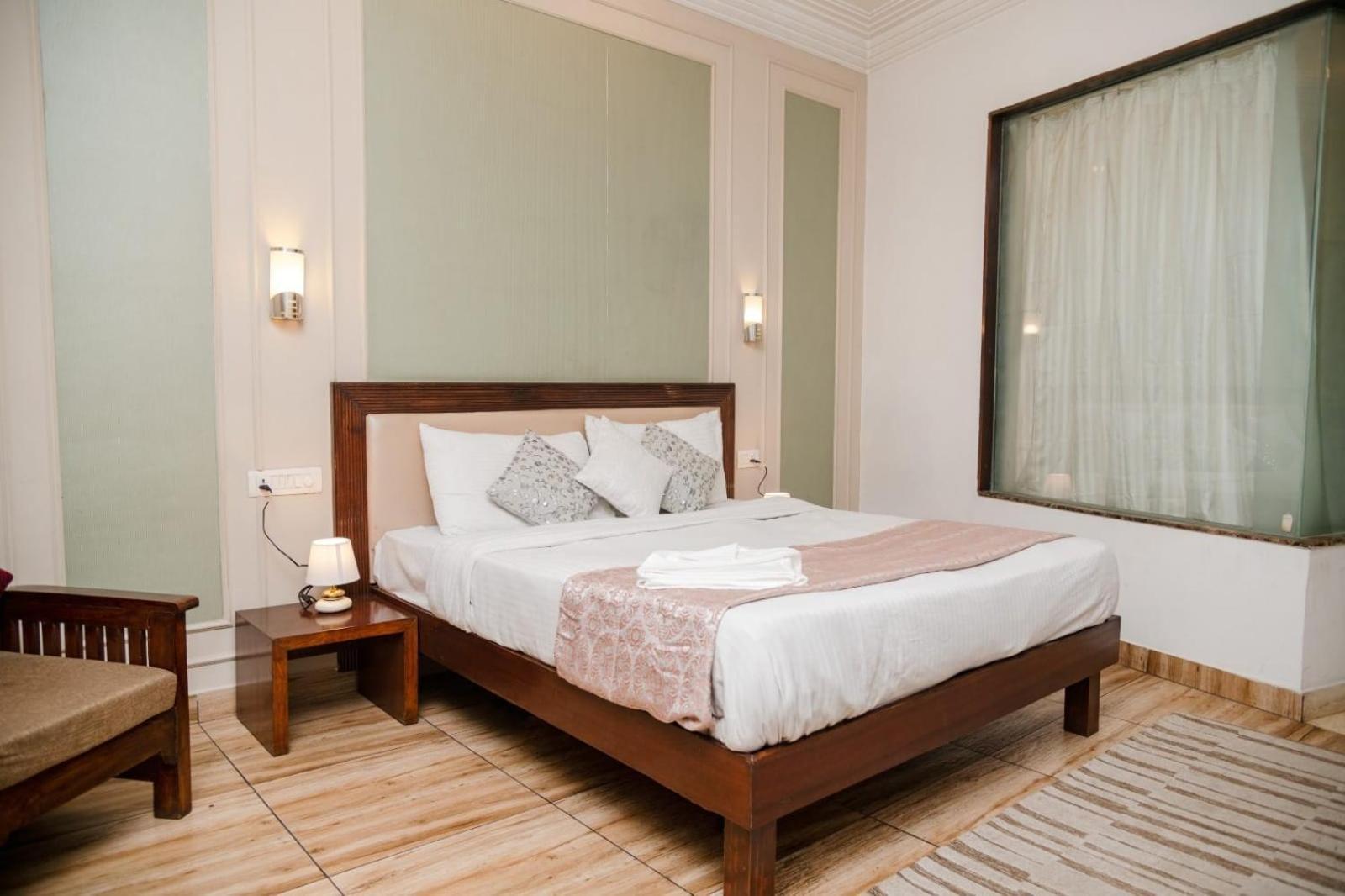 1045 Vamsor Heights Hotel 4*