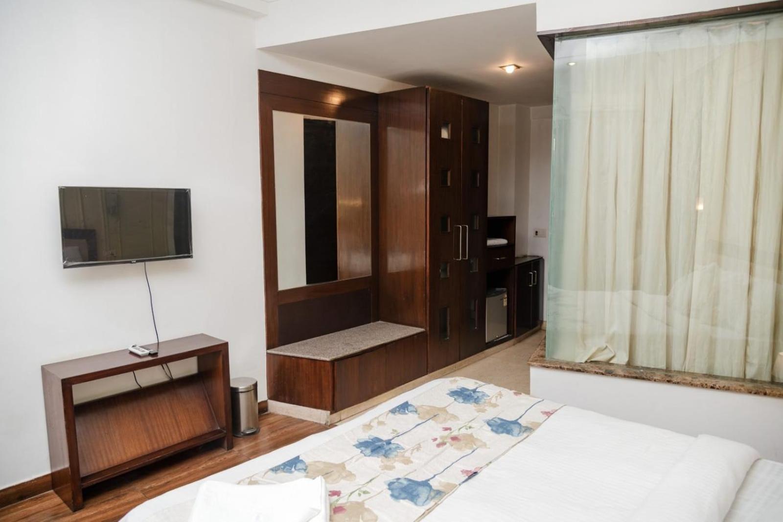 1045 Vamsor Heights Hotel Gurgaon