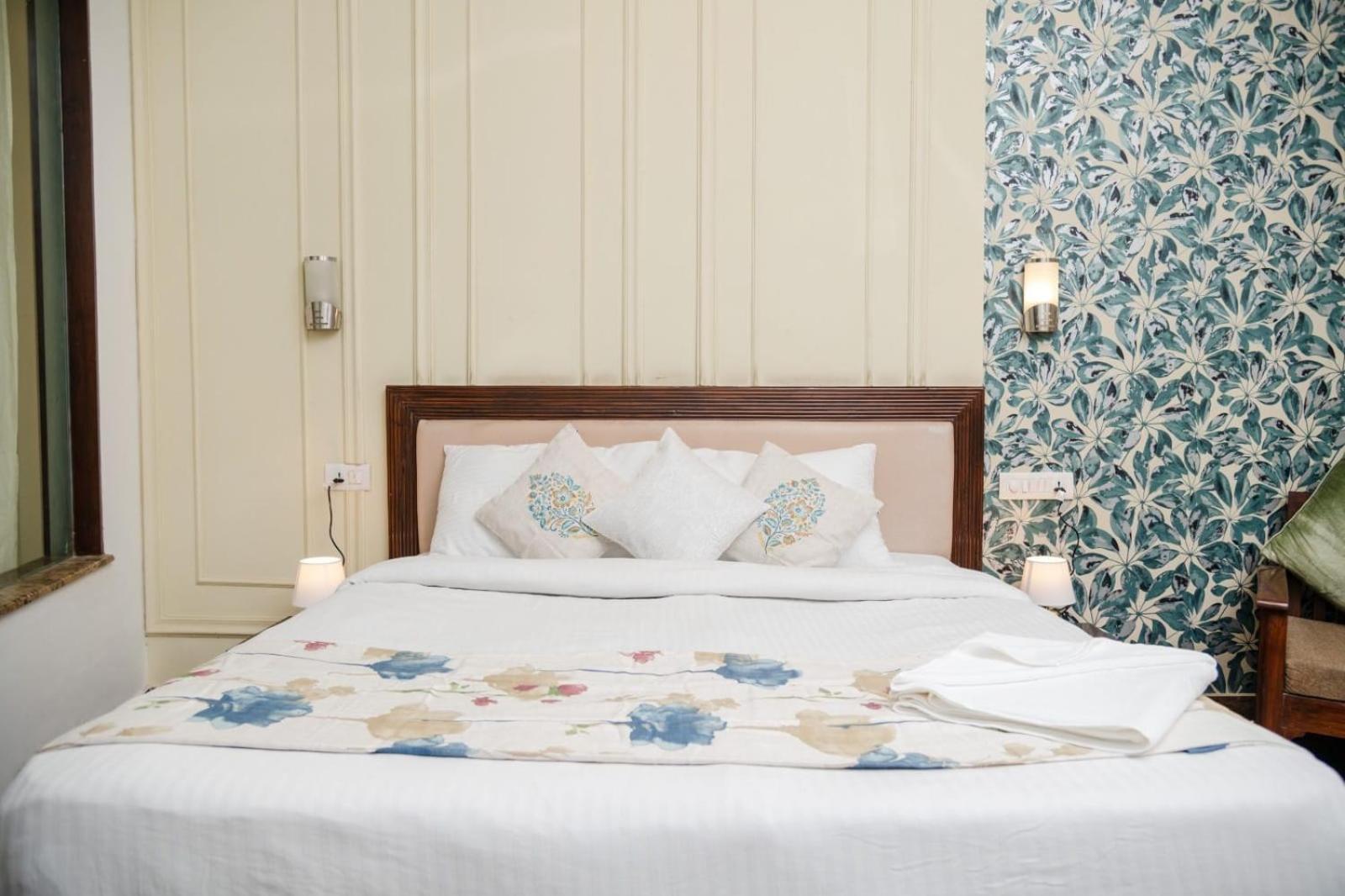 1045 Vamsor Heights Hotel 4*