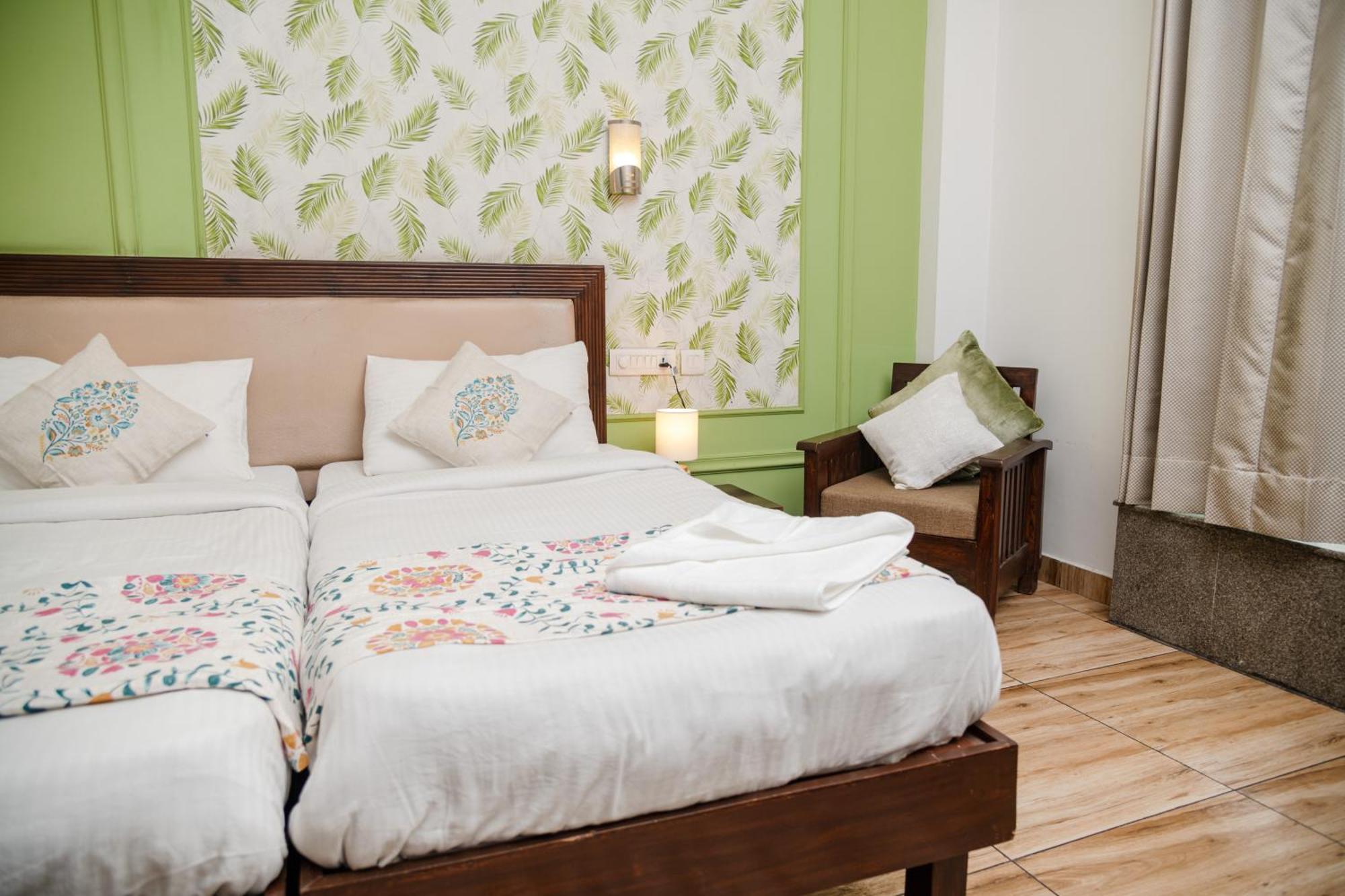 1045 Vamsor Heights Hotel Gurgaon
