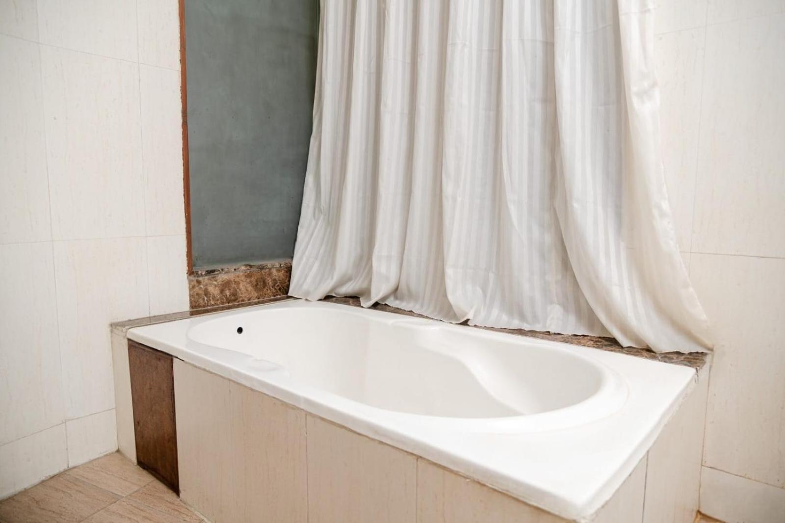 Hotel 1045 Vamsor Heights Gurgaon