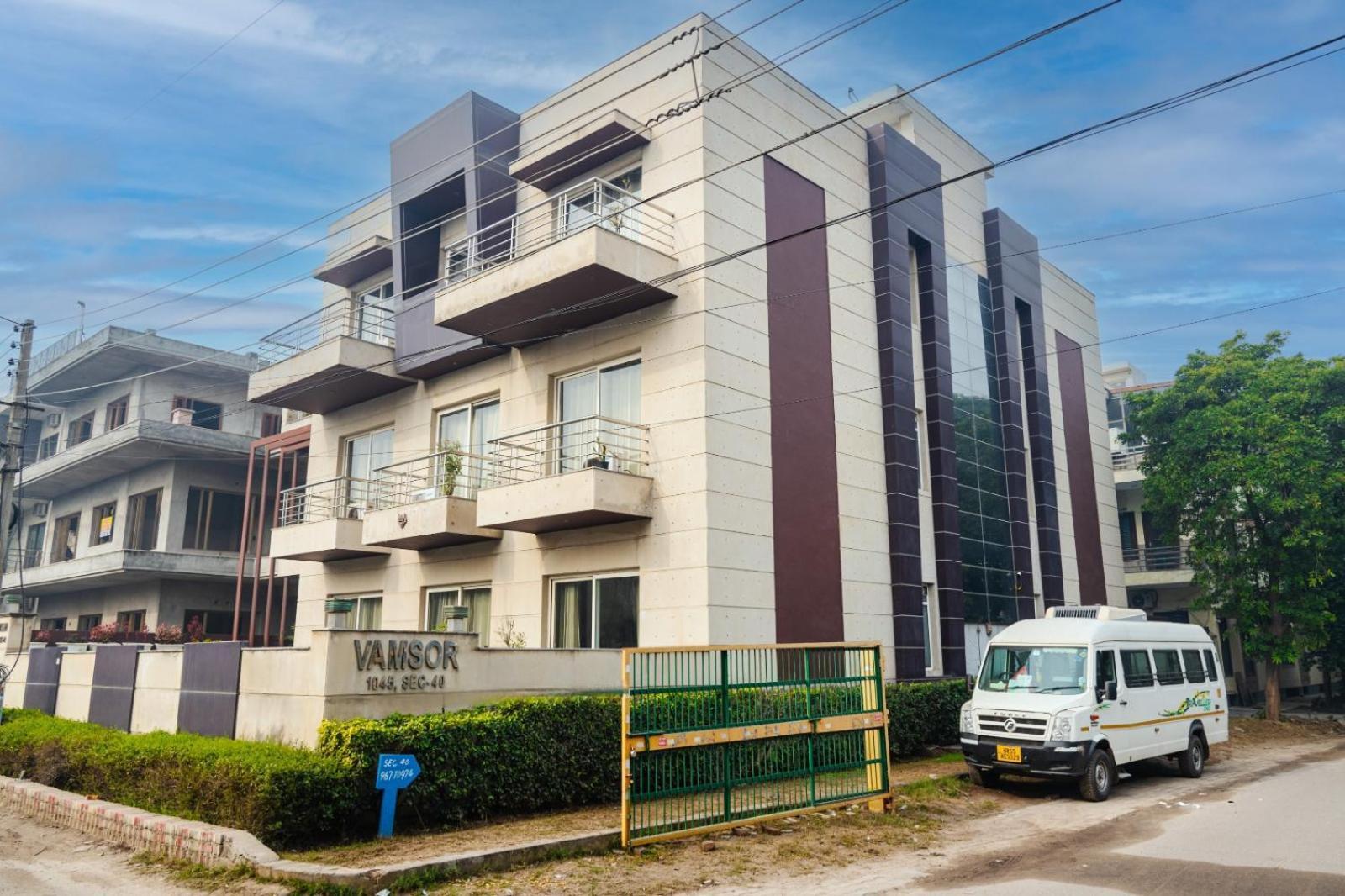 1045 Vamsor Heights Hotel