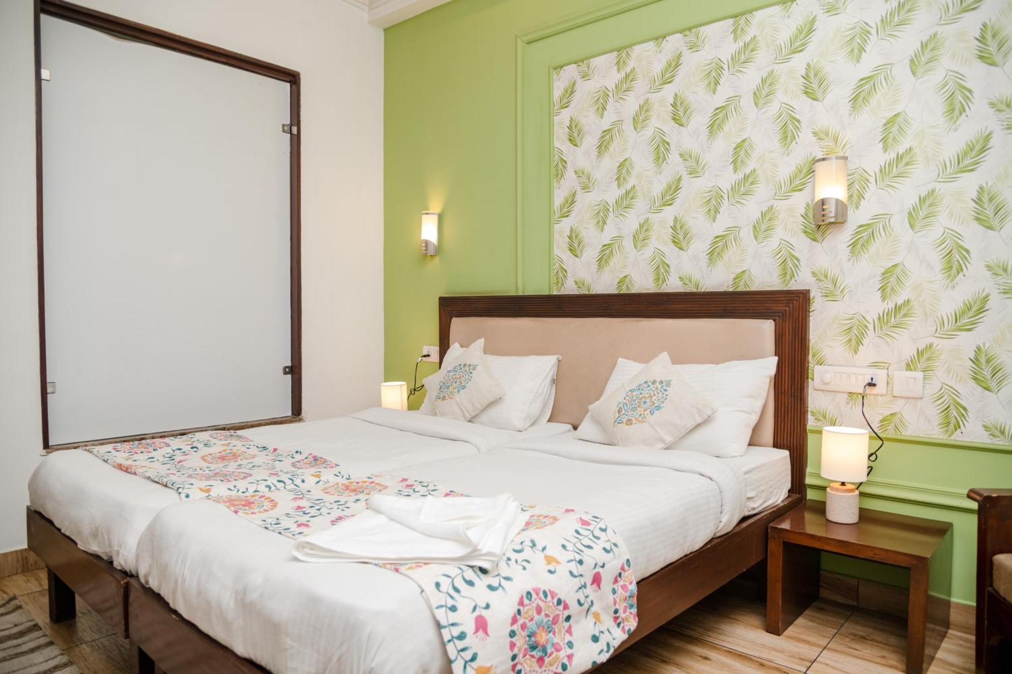 1045 Vamsor Heights Hotel 4*