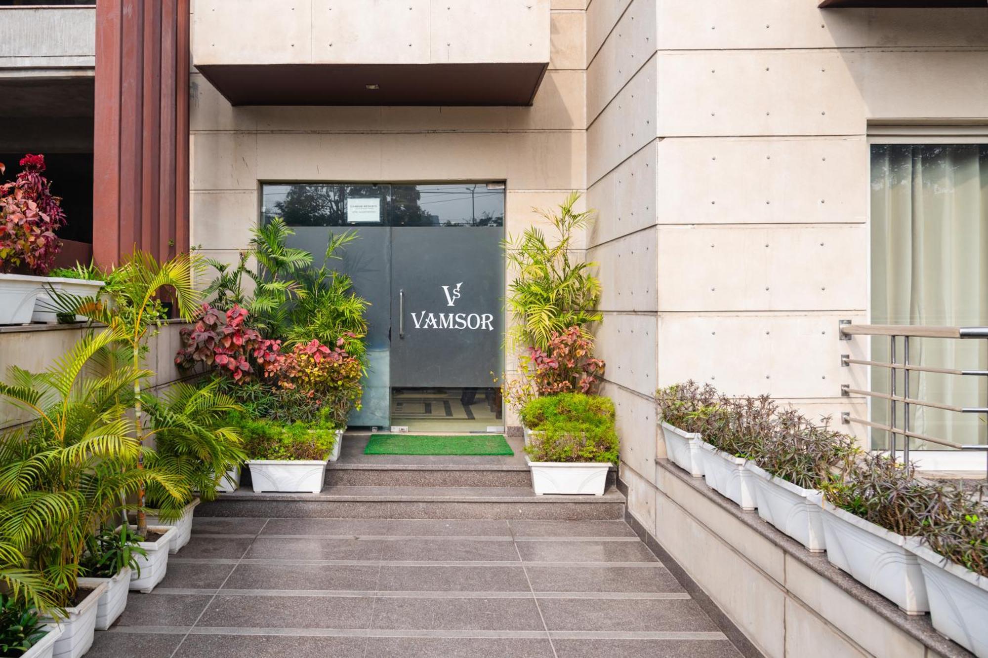 Hotel 1045 Vamsor Heights 4*