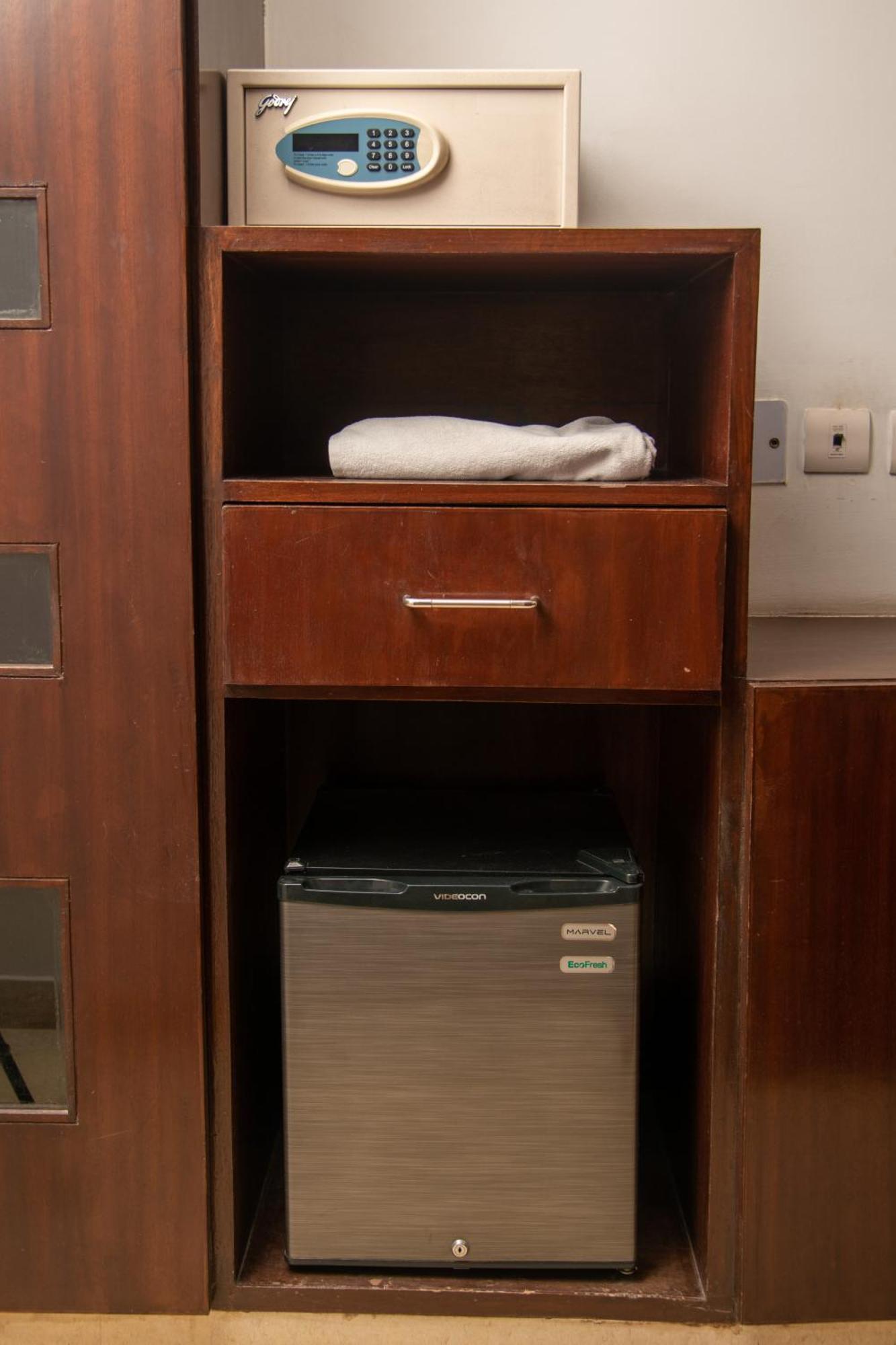 1045 Vamsor Heights Hotel