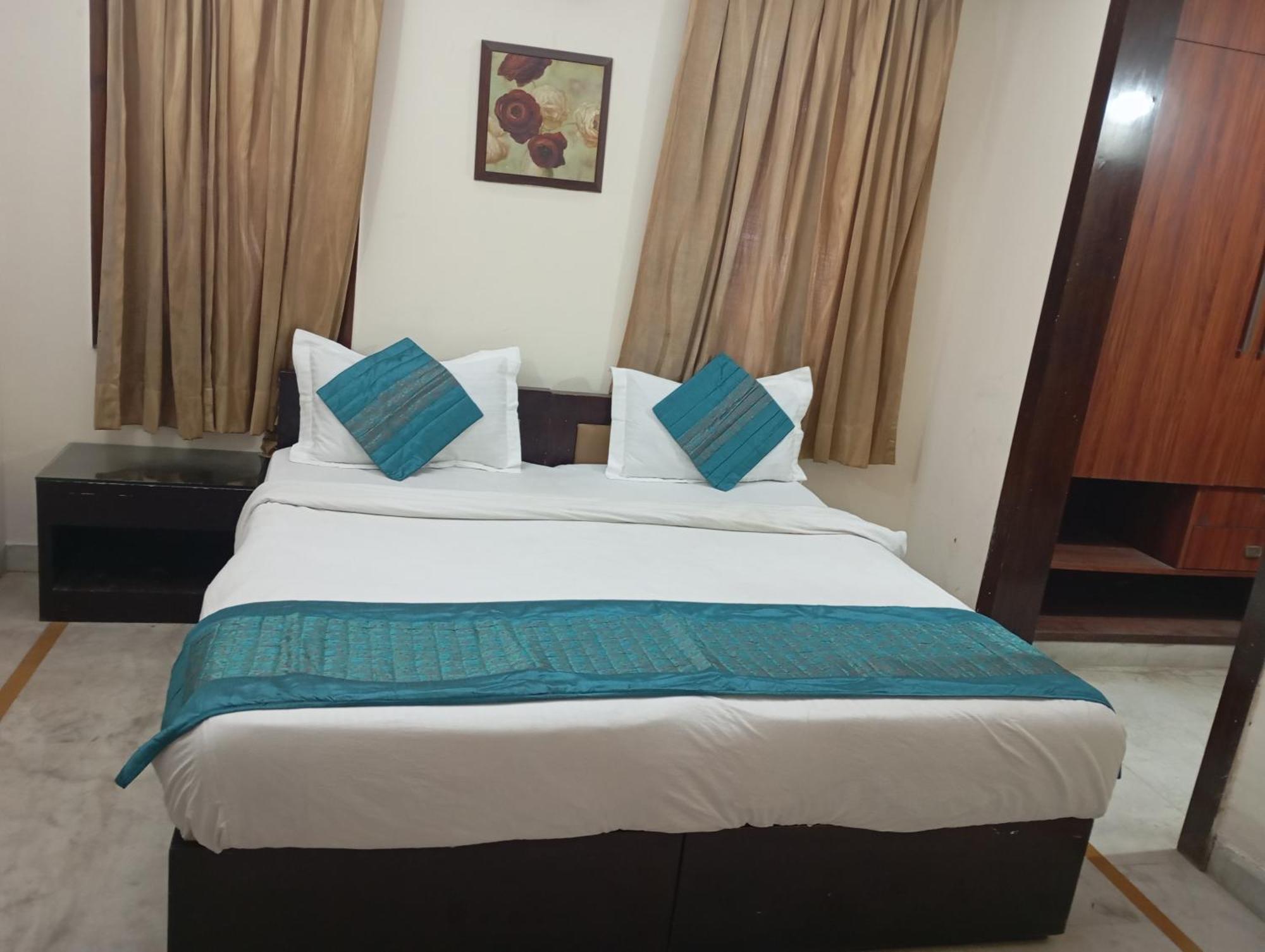 Royal India - Dlf Phase 2 Hotel