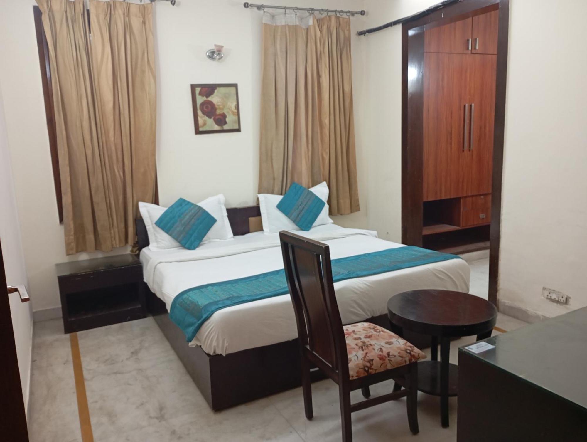 Royal India - Dlf Phase 2 Hotel Gurgaon