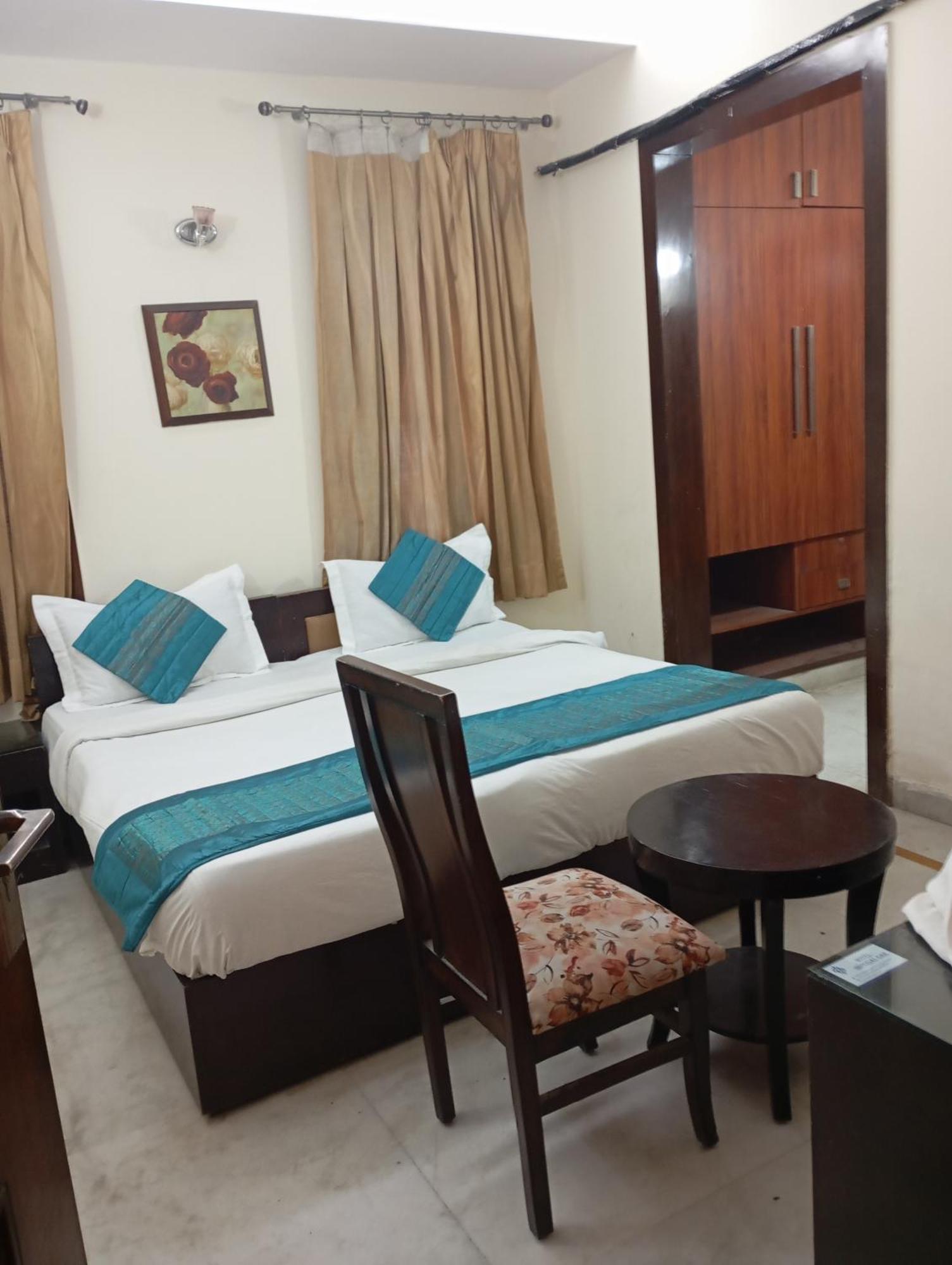 Hotel Royal India - Dlf Phase 2 Gurgaon