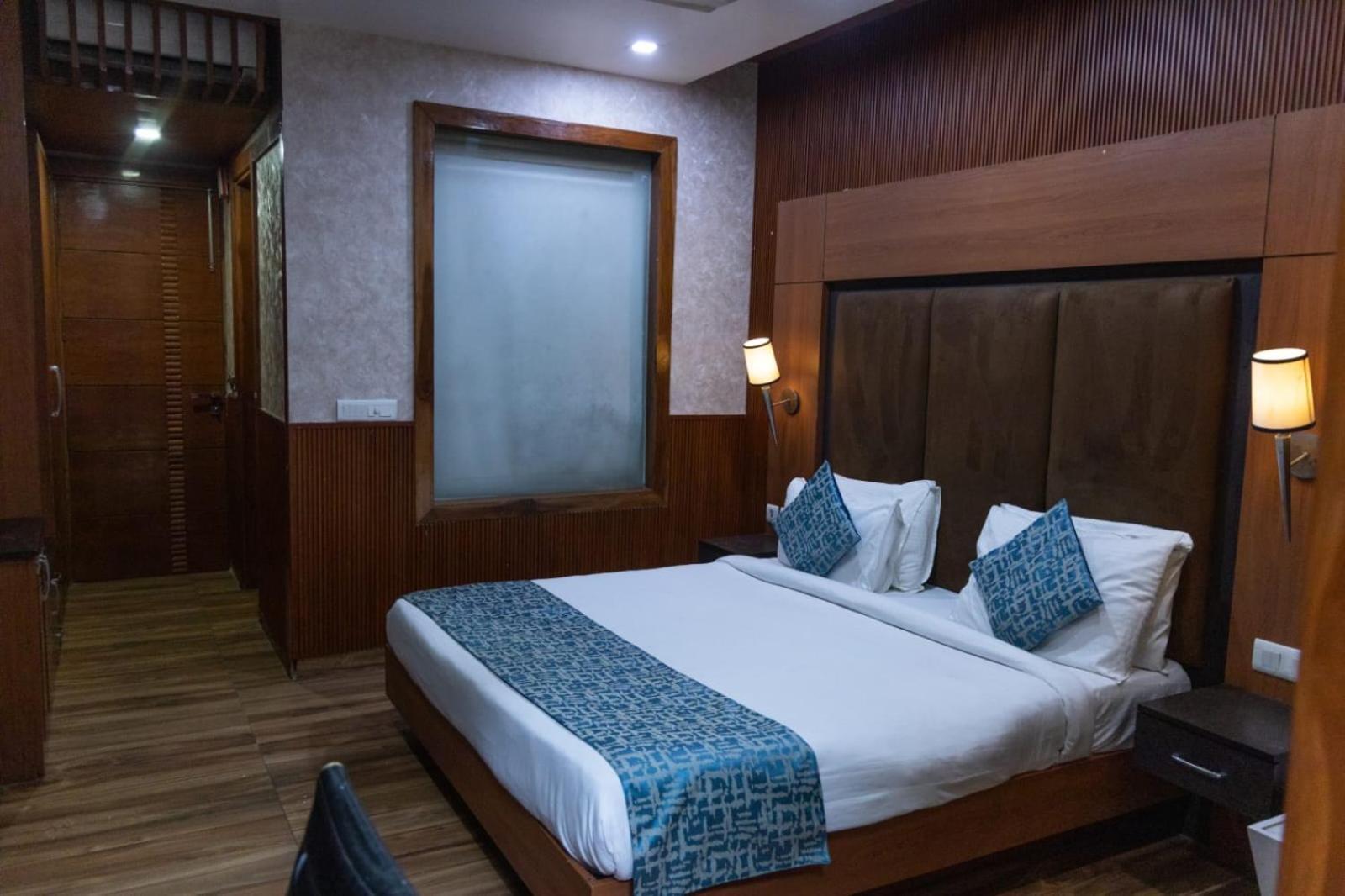 Hotel Platinum Palace Medanta Medicity