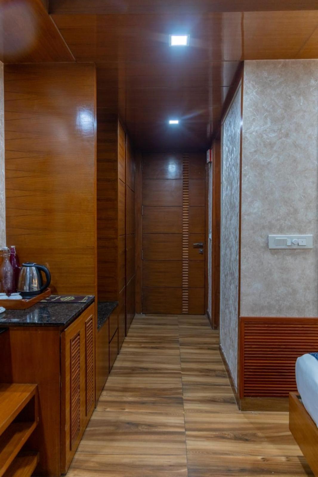Platinum Palace Medanta Medicity Hotel Gurgaon