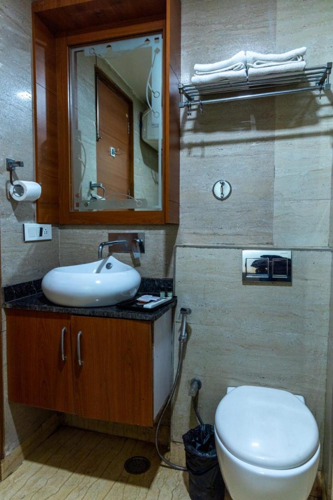 Hotel Platinum Palace Medanta Medicity Gurgaon