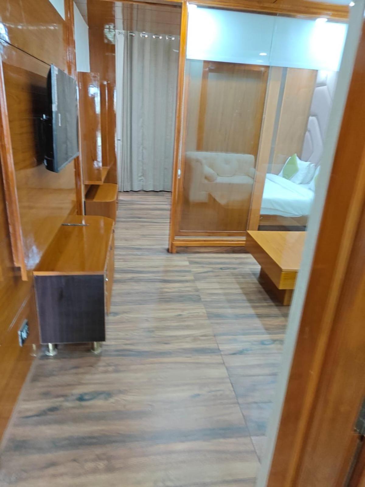 Hotel Platinum Palace Medanta Medicity