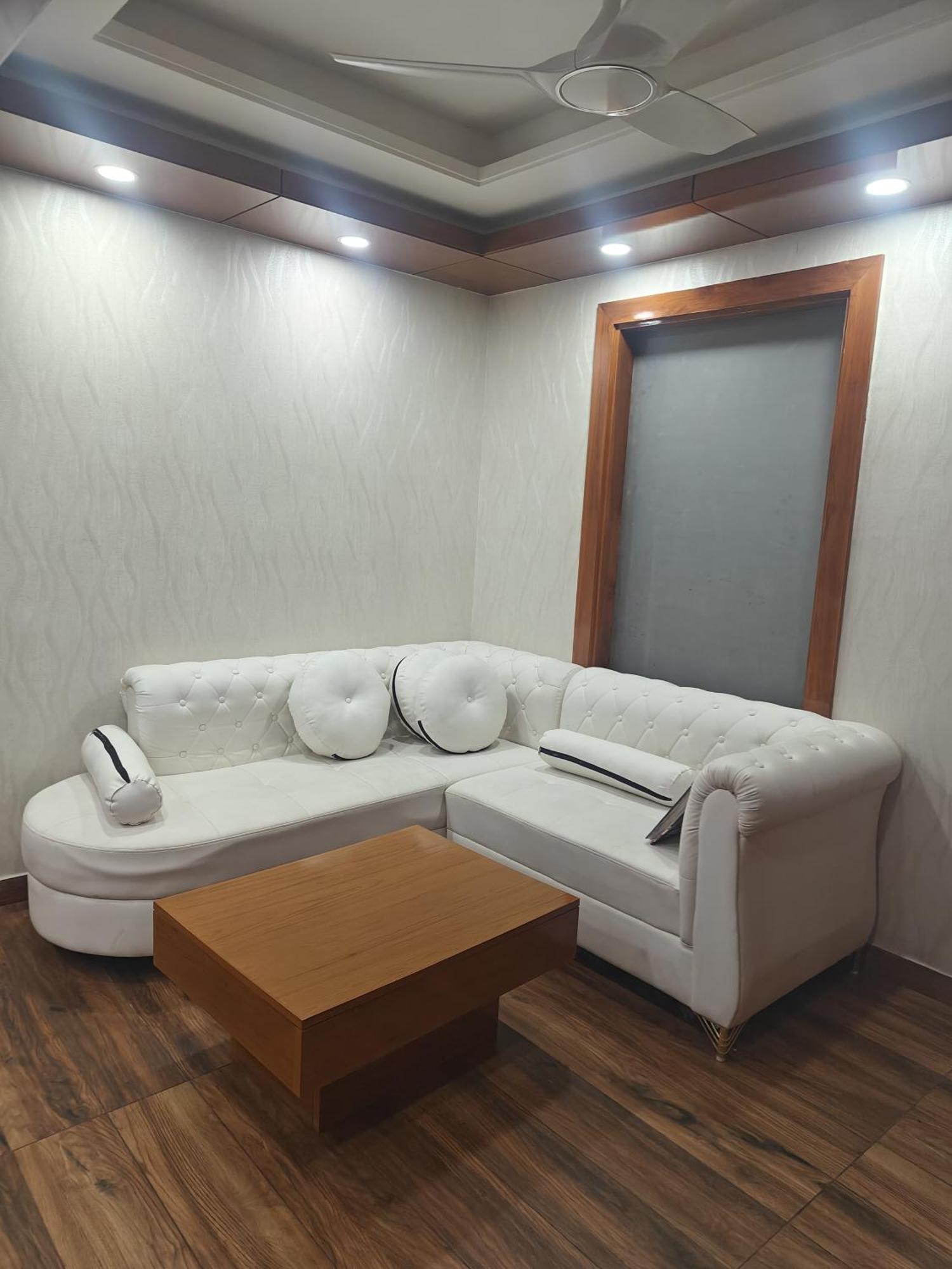 Platinum Palace Medanta Medicity