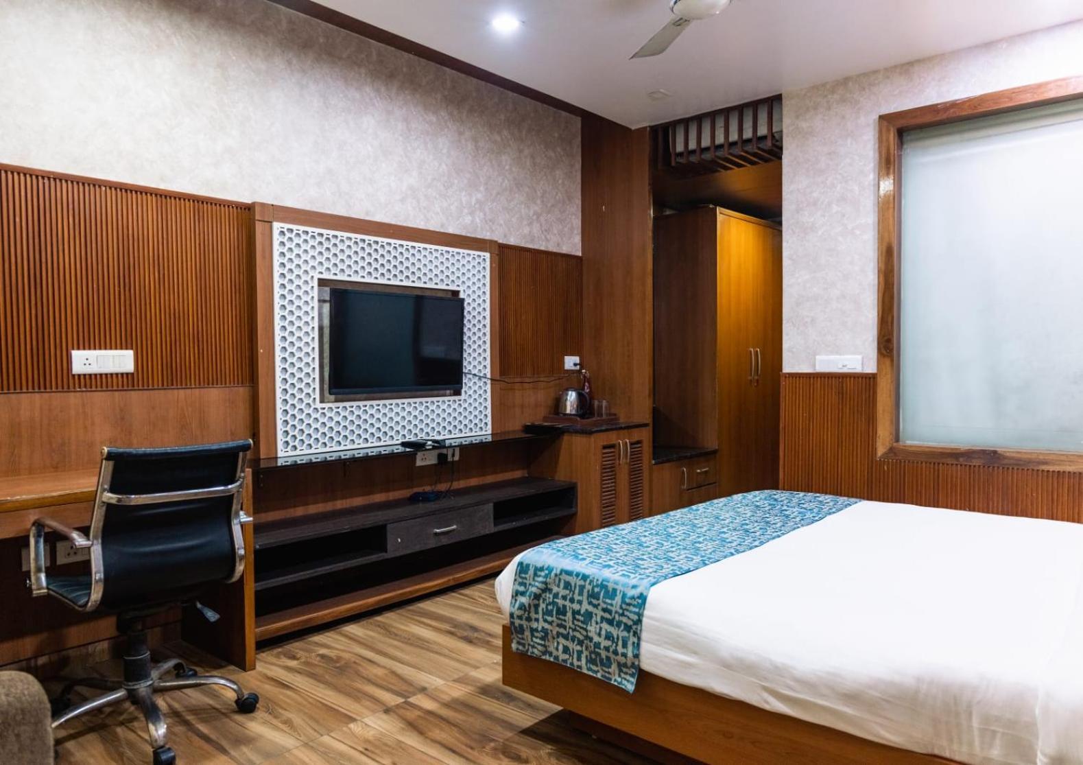 Platinum Palace Medanta Medicity Hotel 3*