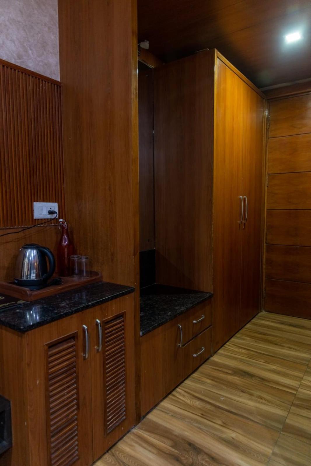 Platinum Palace Medanta Medicity