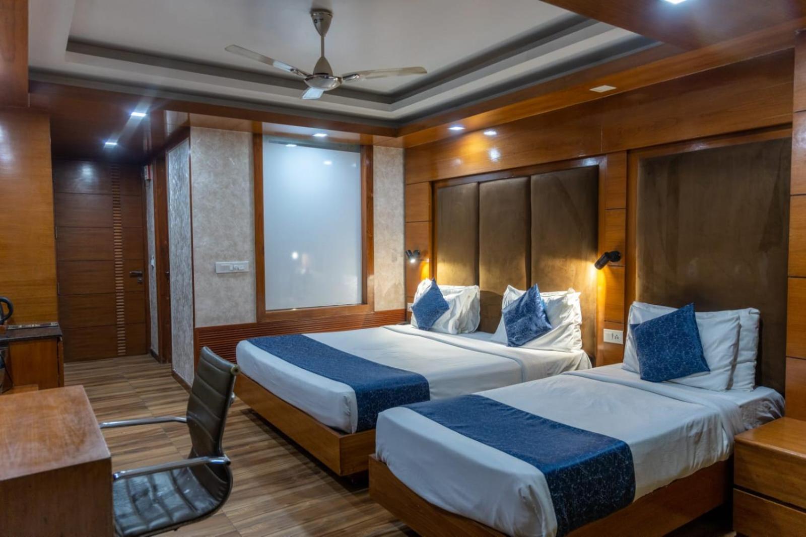 Platinum Palace Medanta Medicity Hotel
