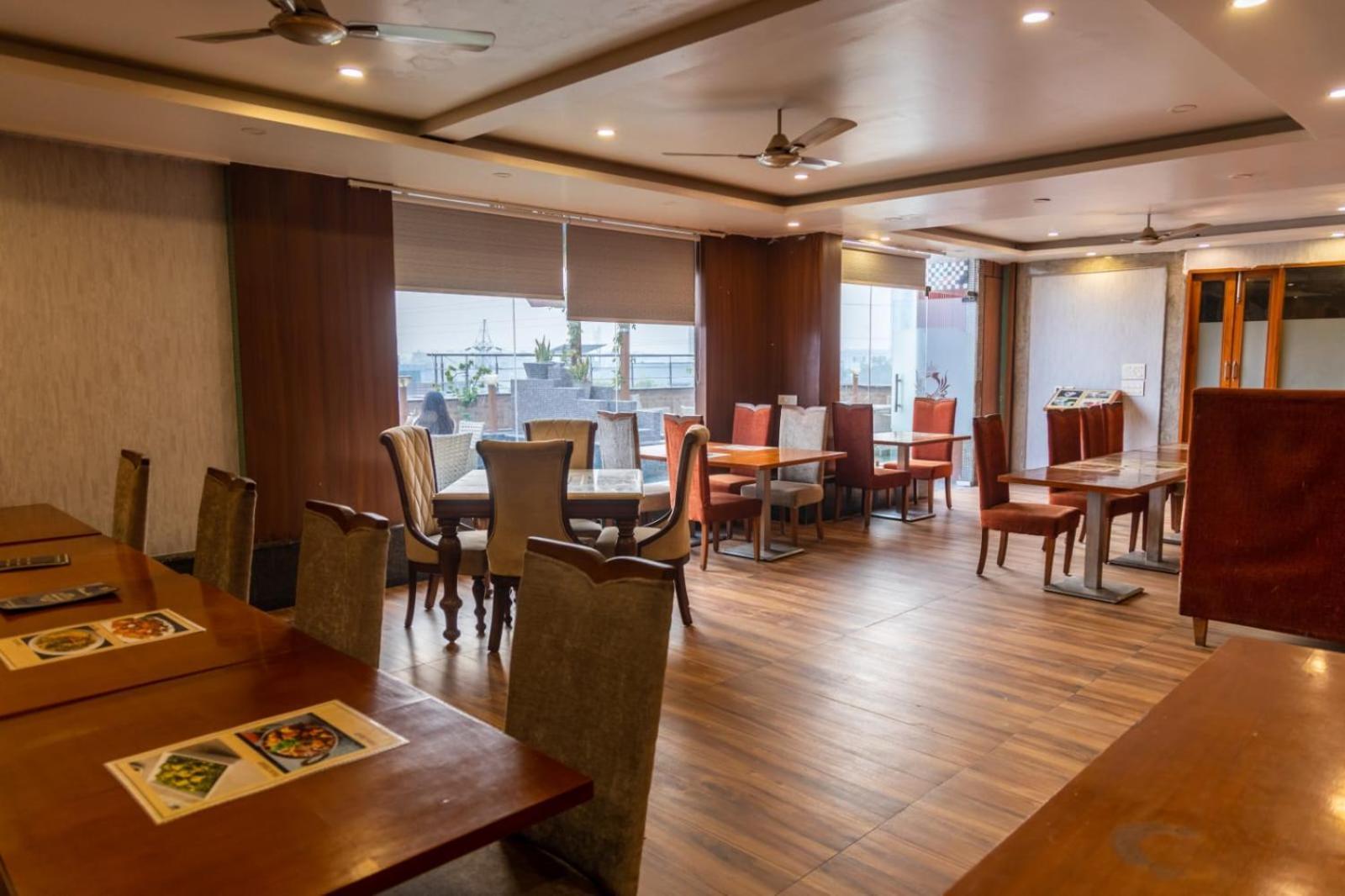 Hotel Platinum Palace Medanta Medicity
