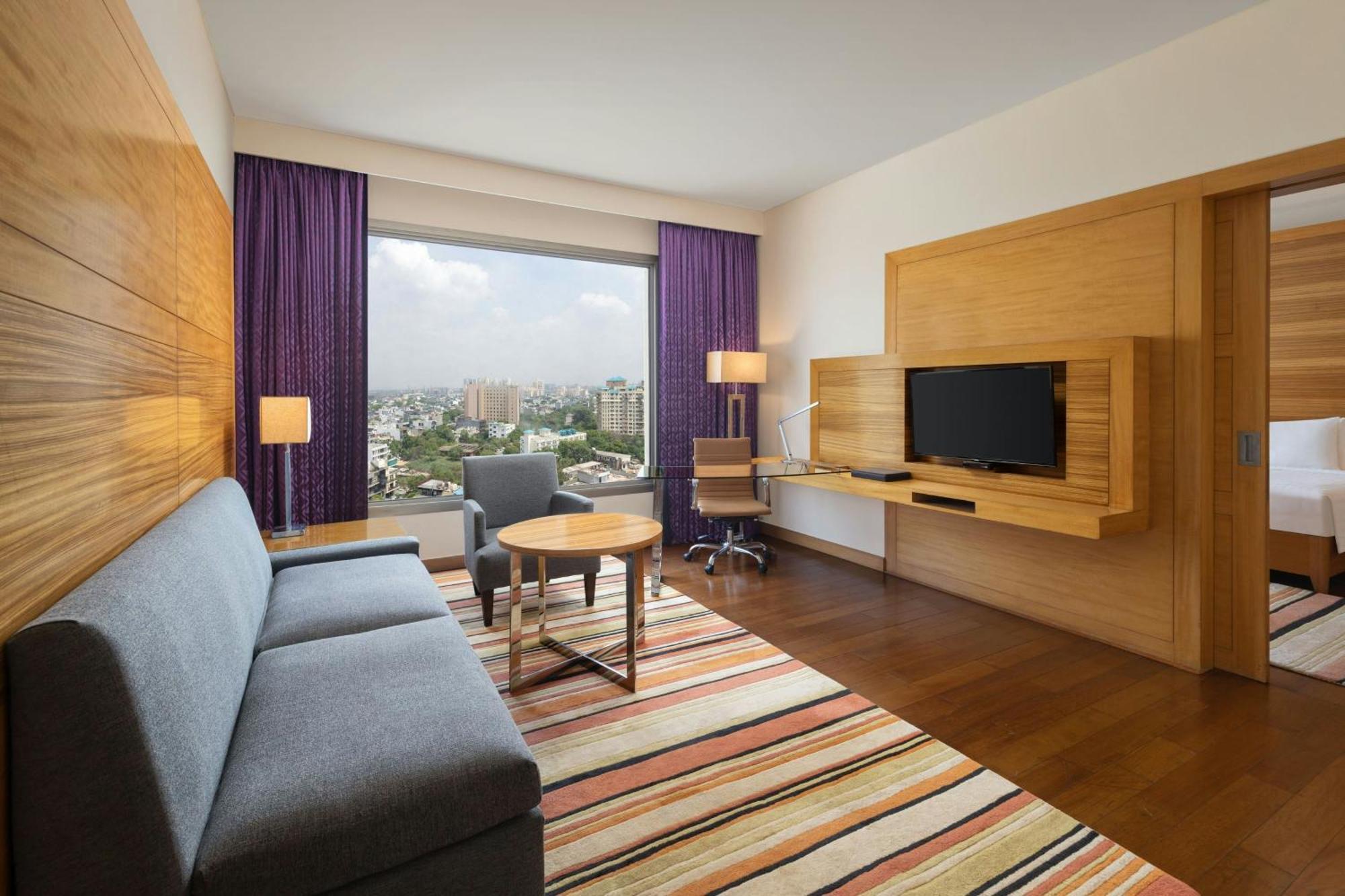 Hotel Courtyard By Marriott Gurugram Downtown
