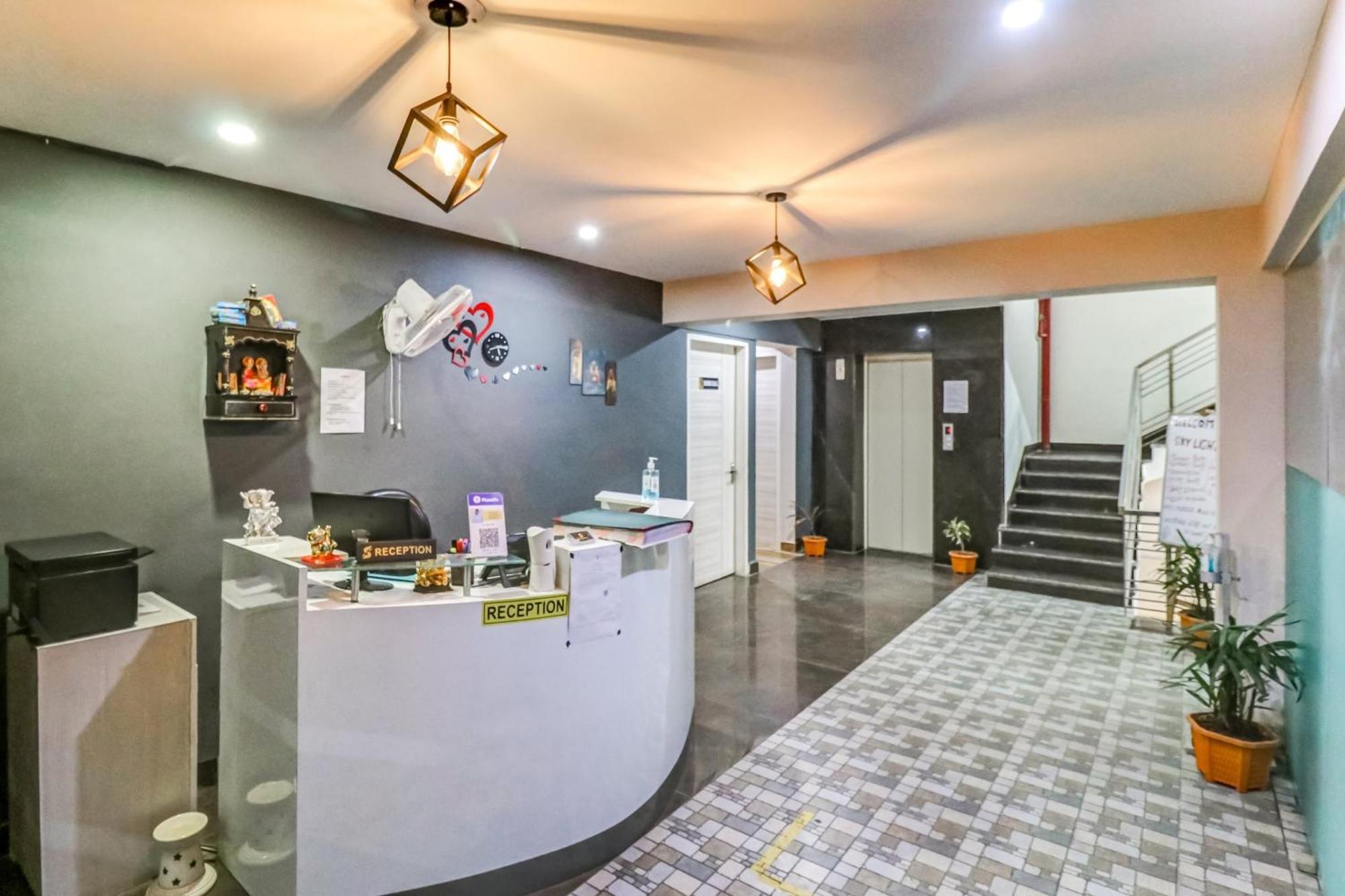 Townhouse Skylight Near Medanta Hospital 3*