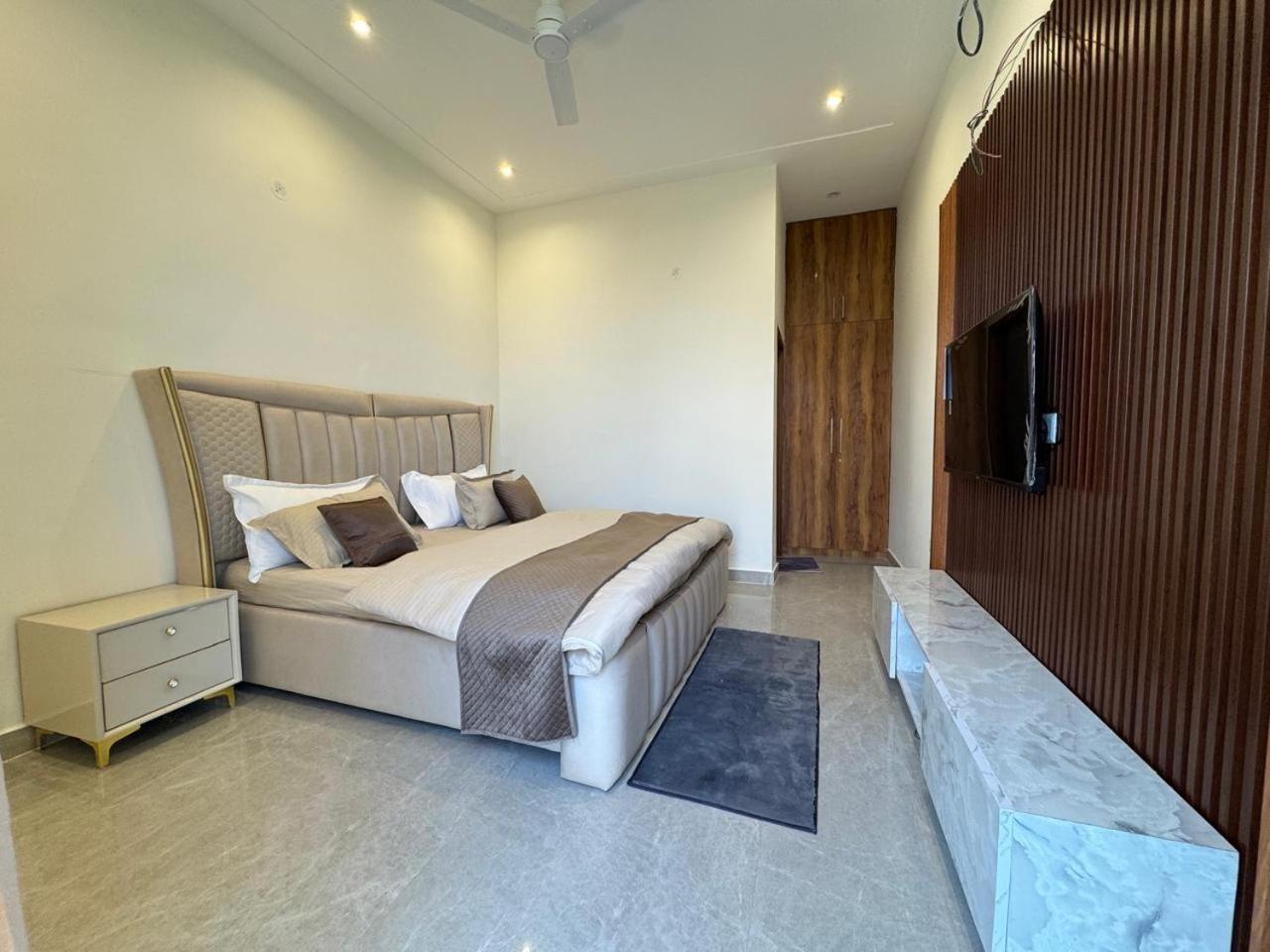 Galaxy Aravali Farm Gurgaon