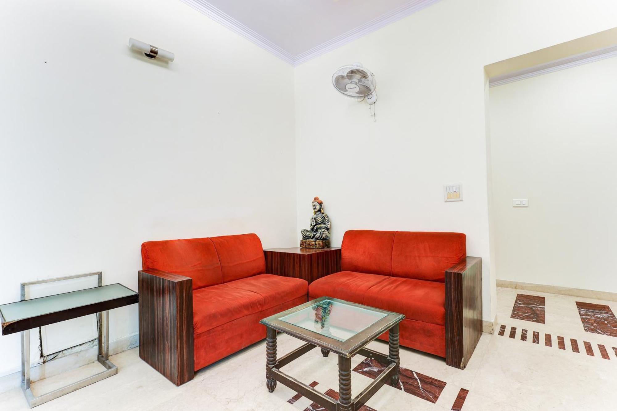 Super Townhouse Oak Sector 25 Hotel 3*