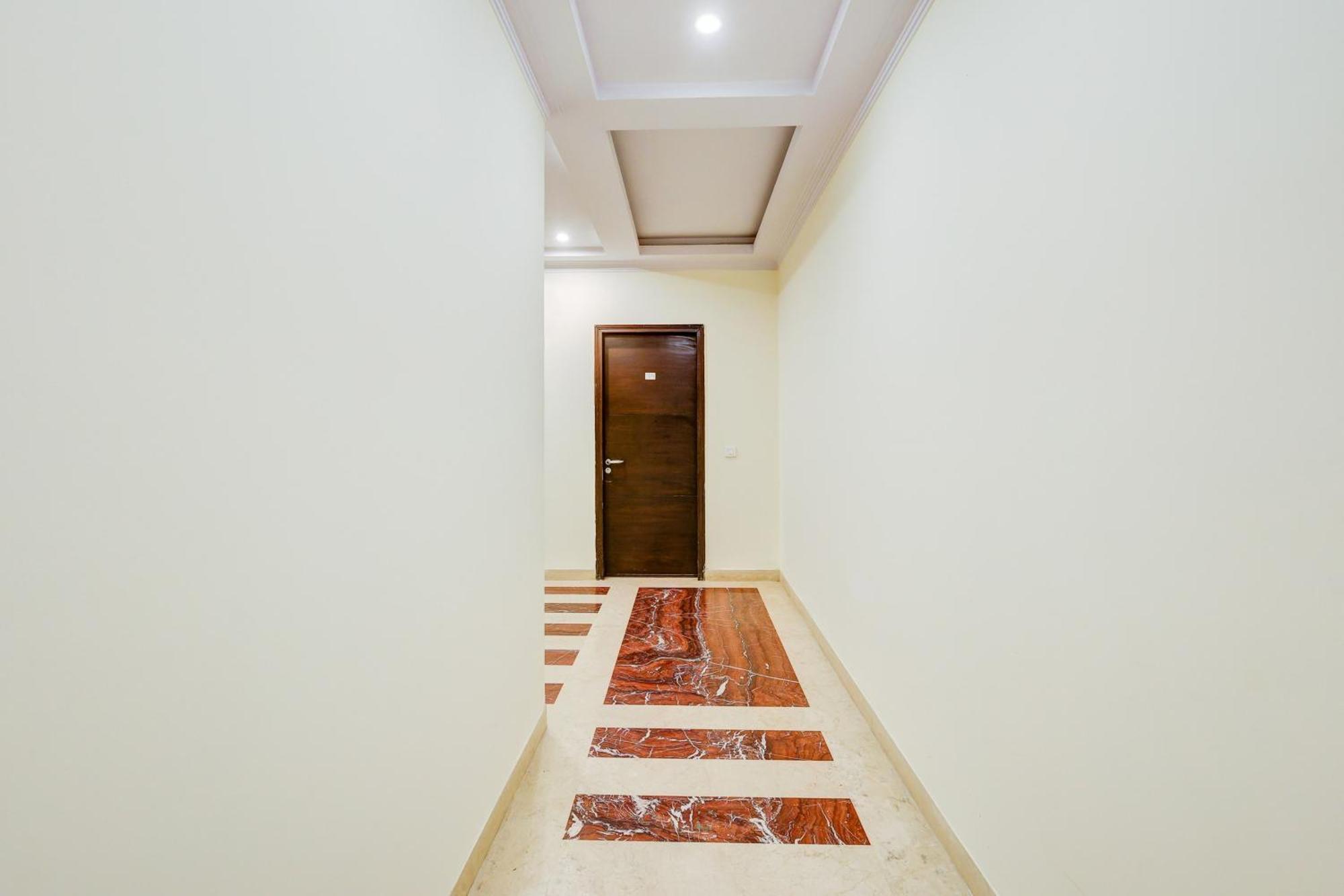 Super Townhouse Oak Sector 25 Hotel Gurgaon