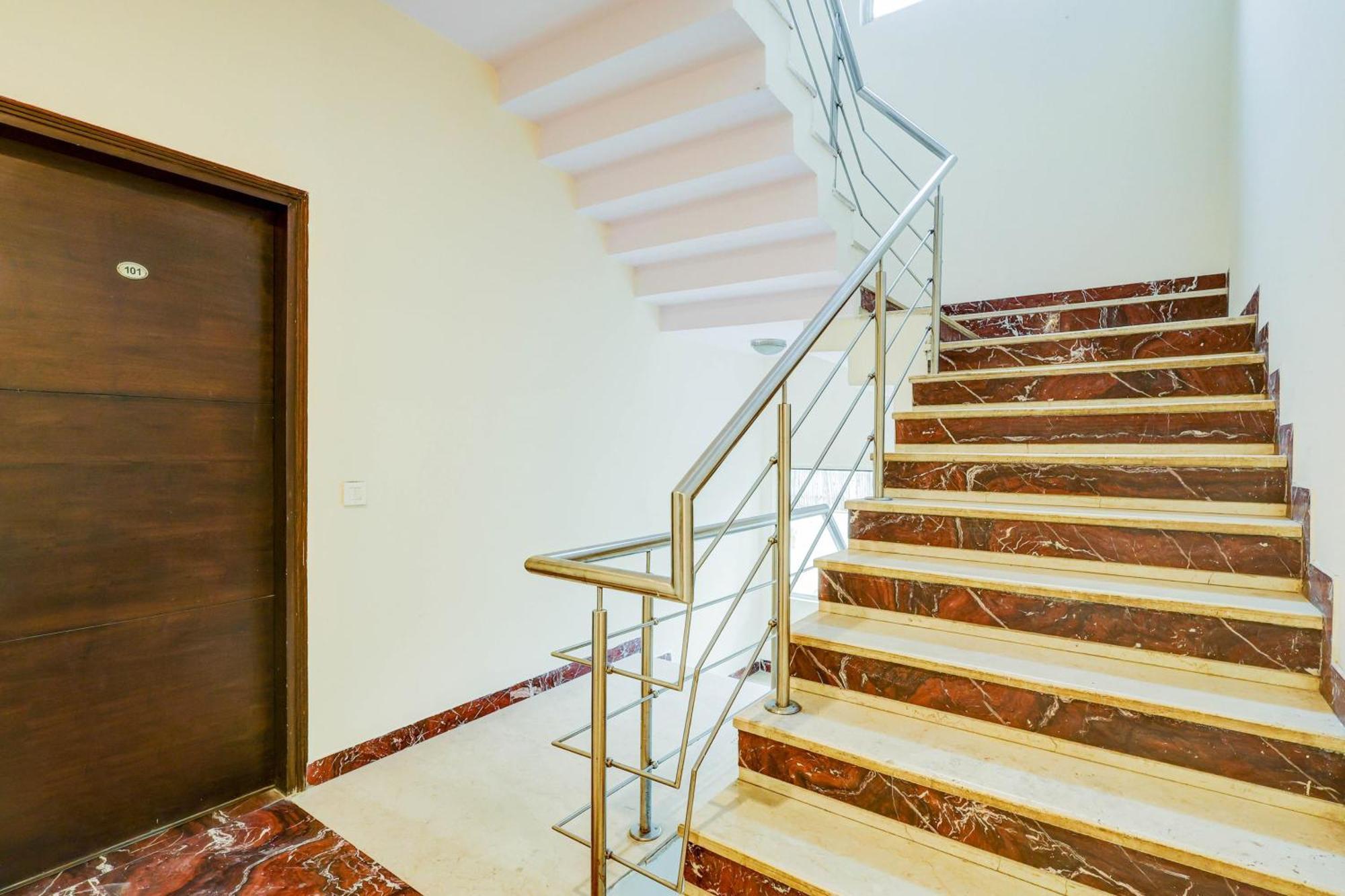 Super Townhouse Oak Sector 25 Gurgaon
