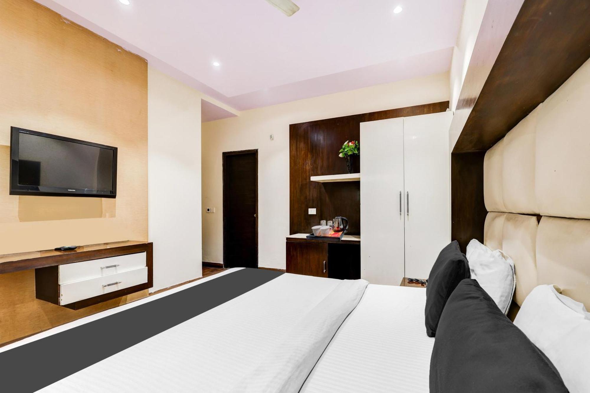 Hotel Super Townhouse Oak Sector 25