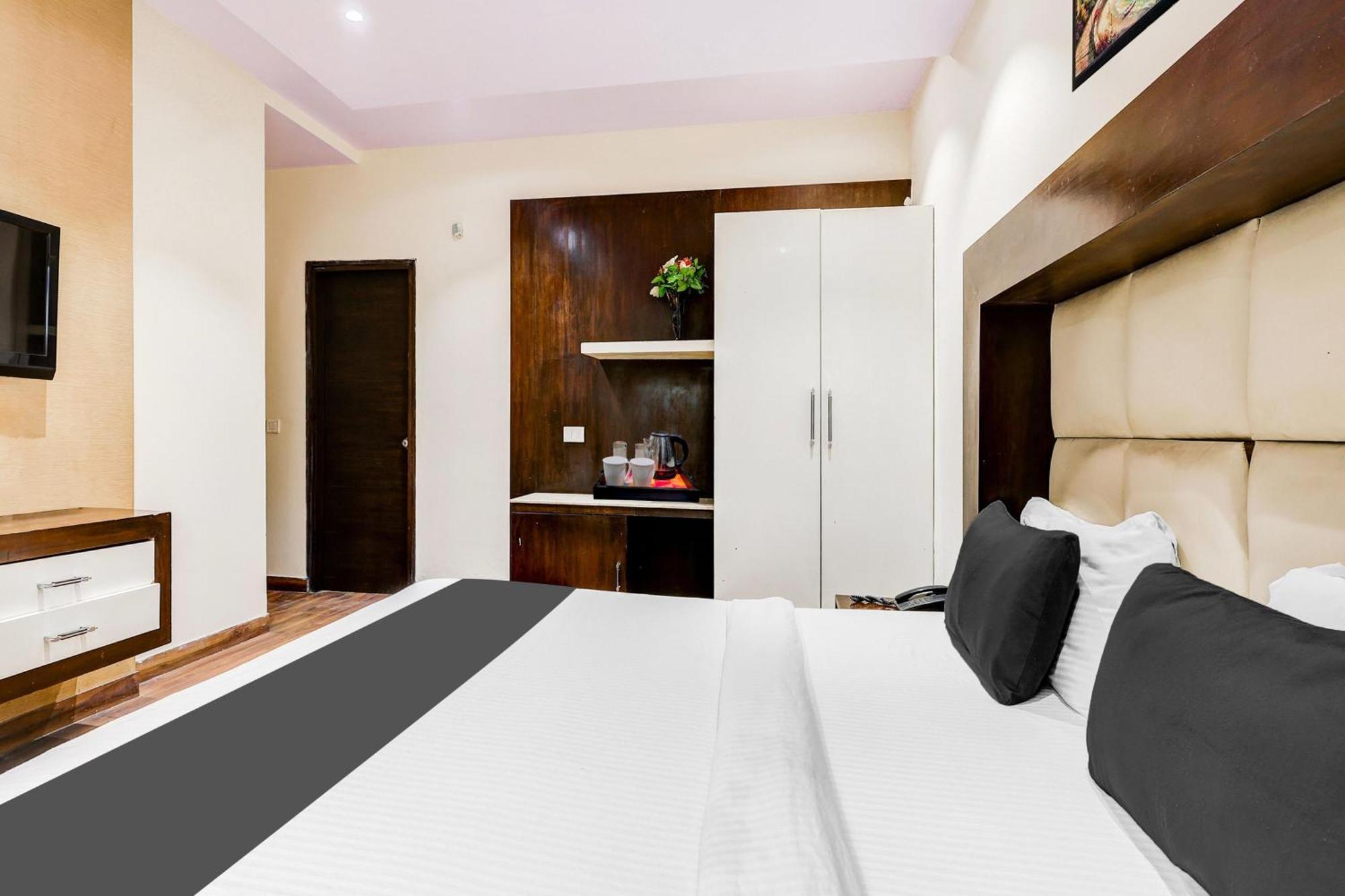 Hotel Super Townhouse Oak Sector 25 3*