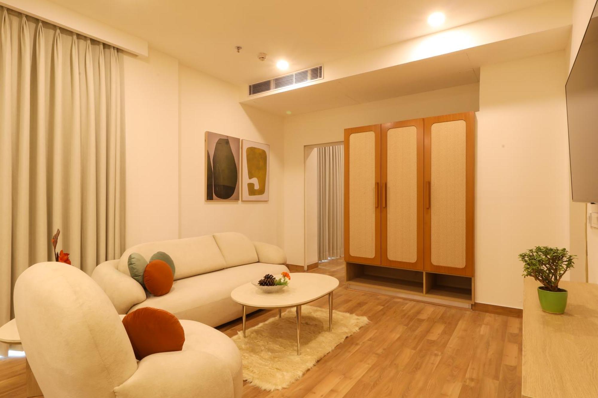 Ar Klj Square Hotel 4*