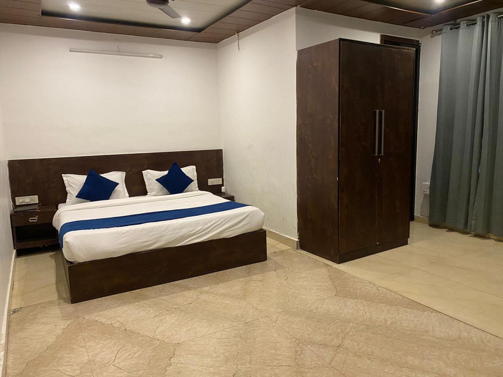Hotel Viraj 3*