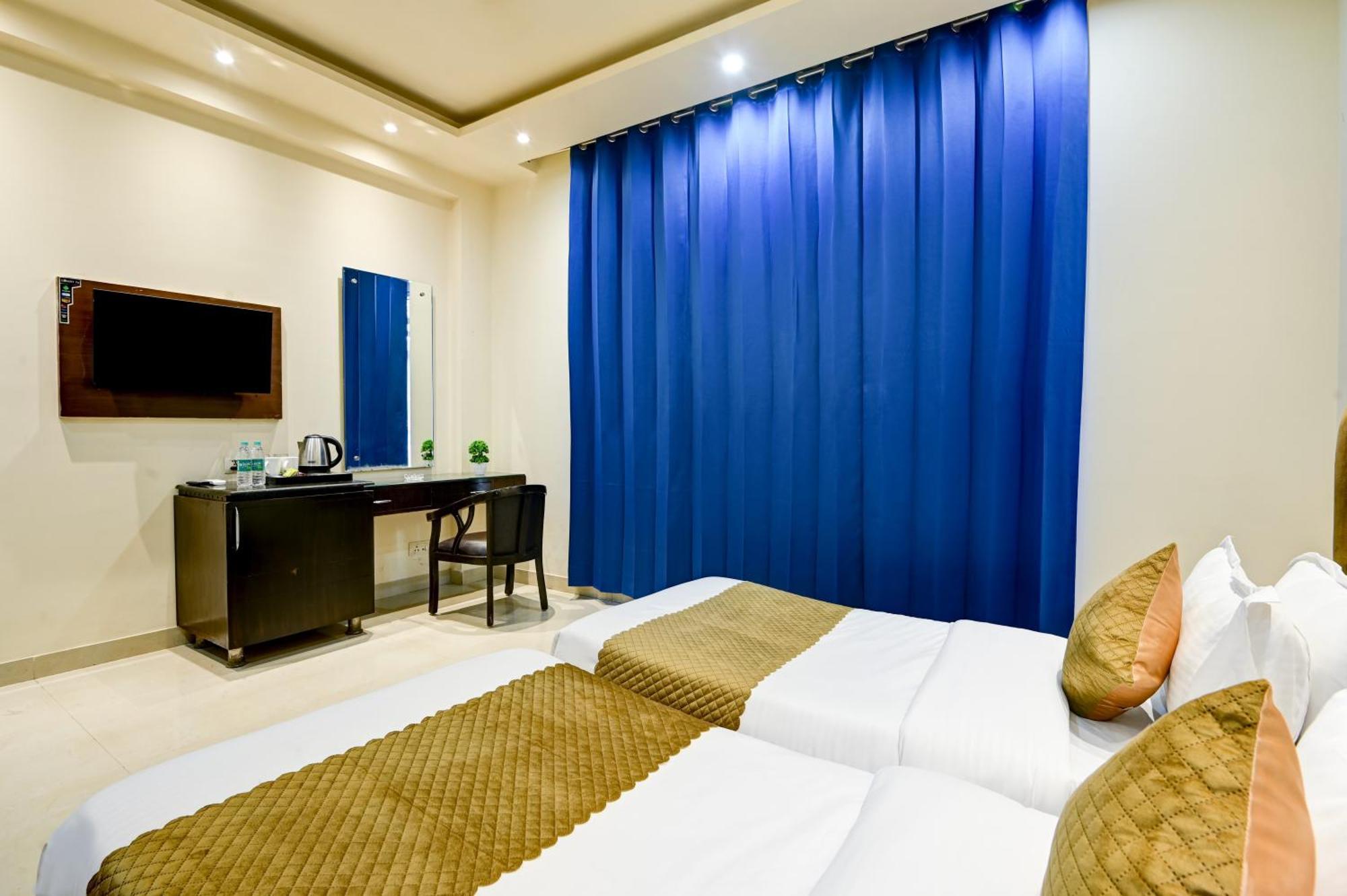 Nexhub - Unitech Cyber Park 3*