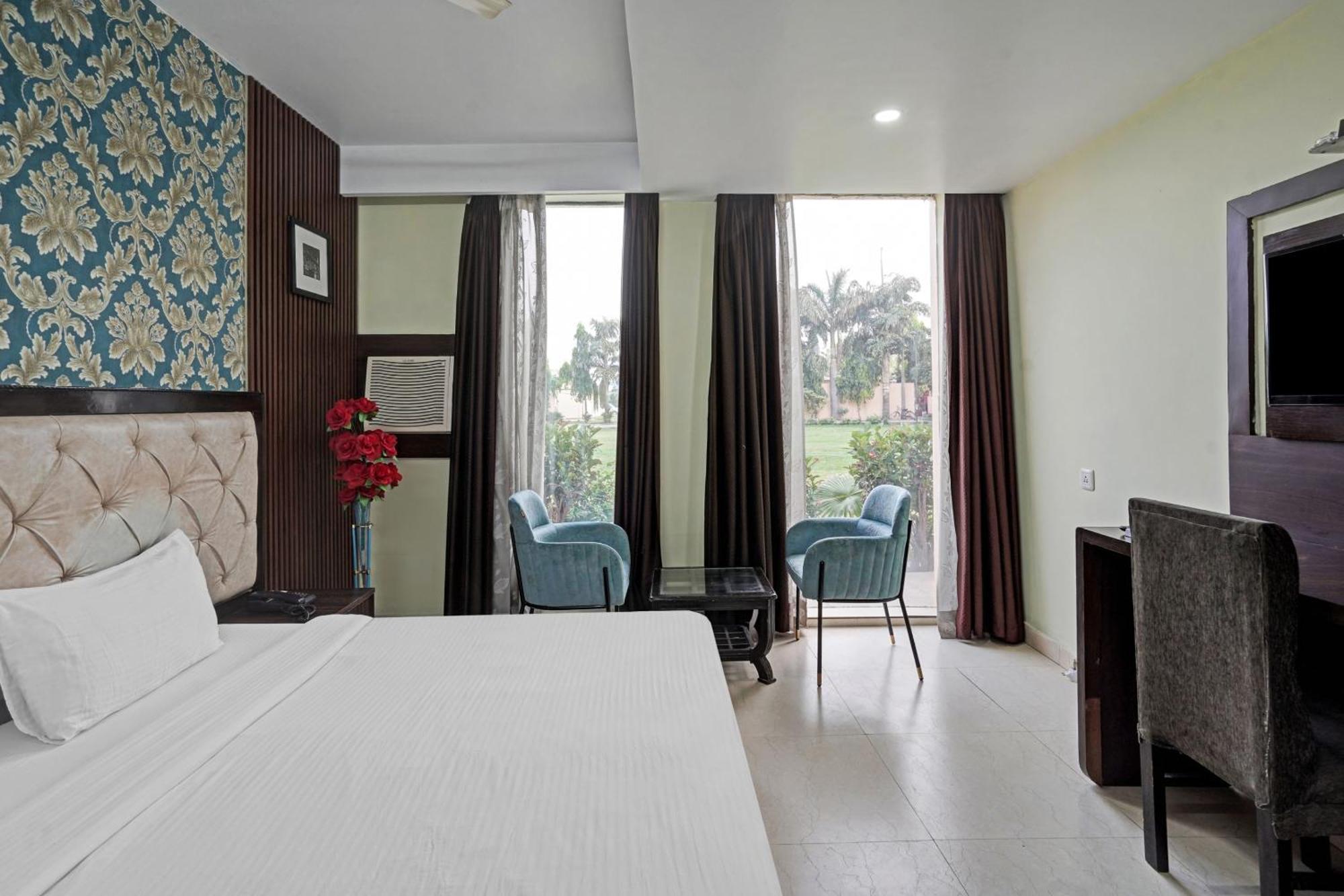 Palette - Jps Residency Resort 3*