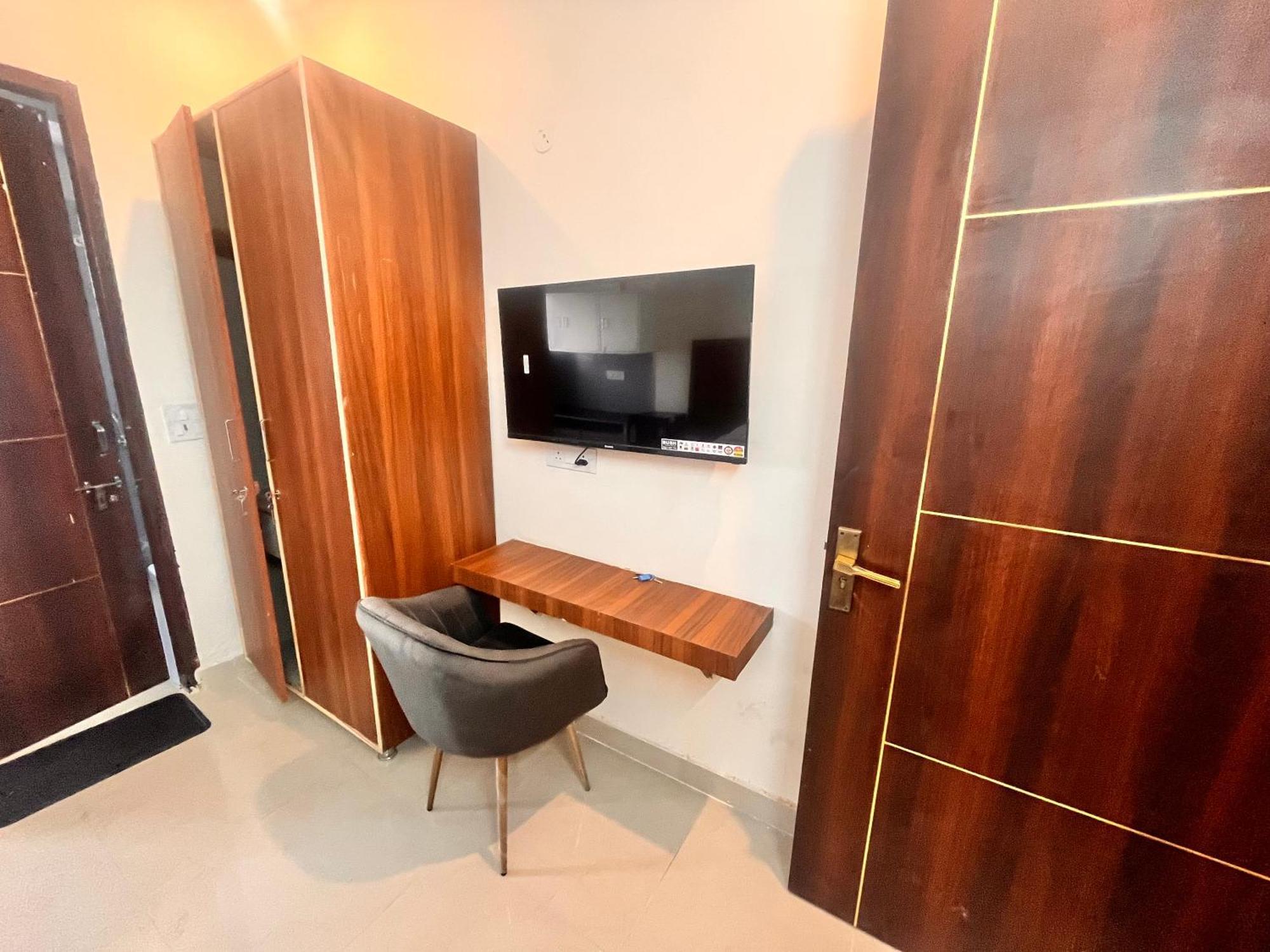 Apna Homes & I Gurugram I Sector-71 Hotel