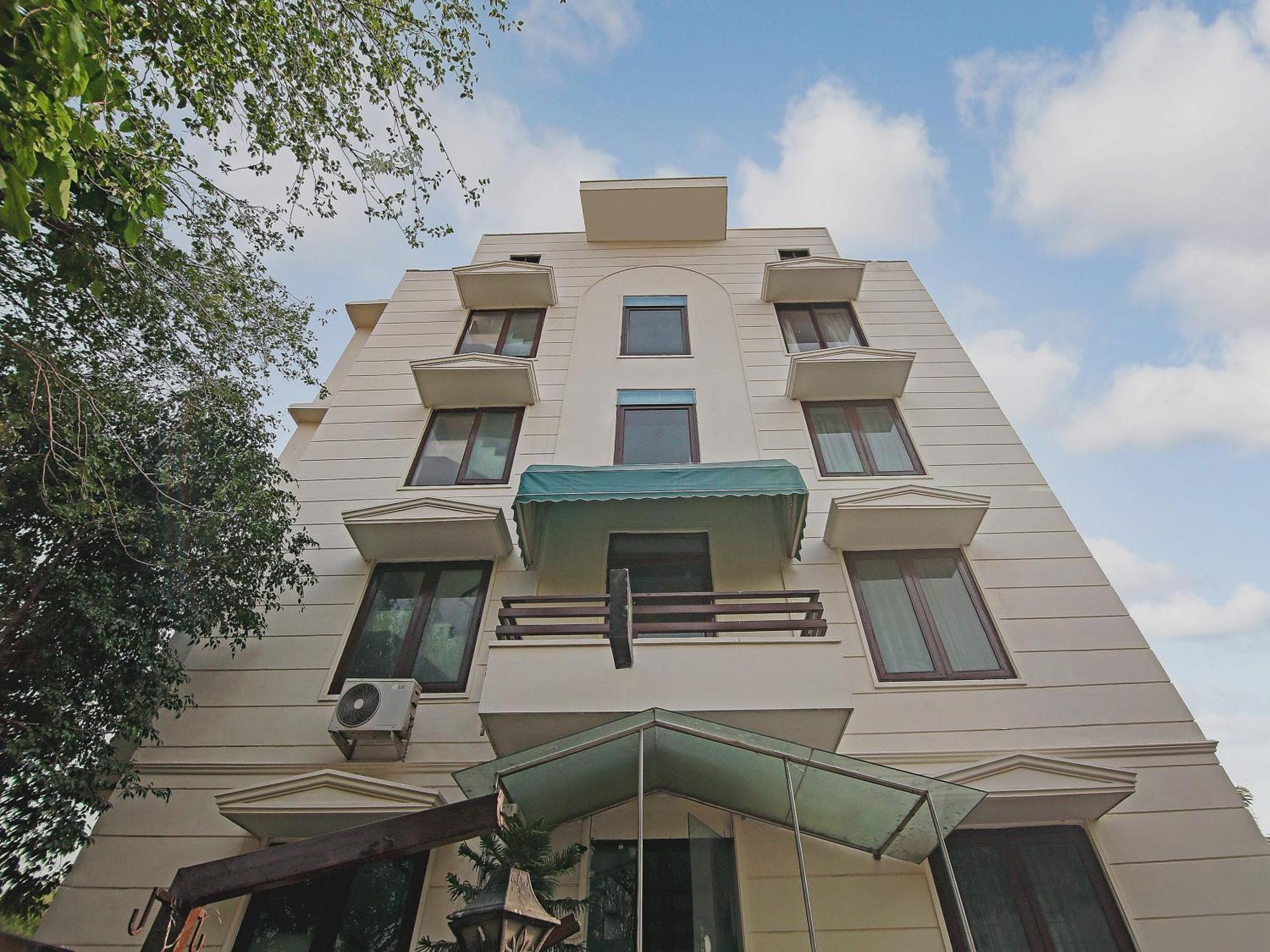 Capital O Tipsyy Near Aravali Biodiversity Park Hotel Gurgaon