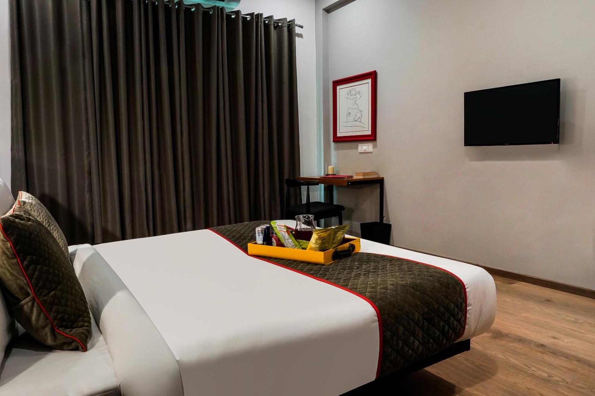 Super Townhouse Galleria Market Near Golf Course Road