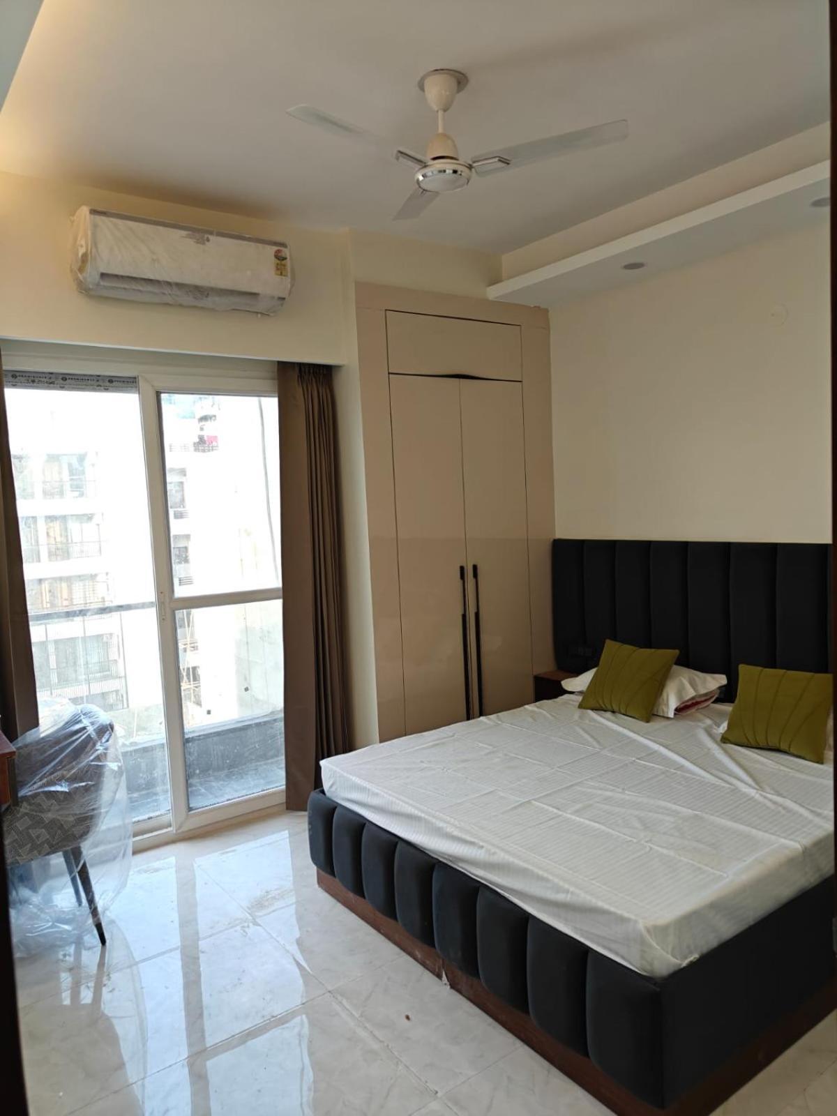 Apna Apartment *