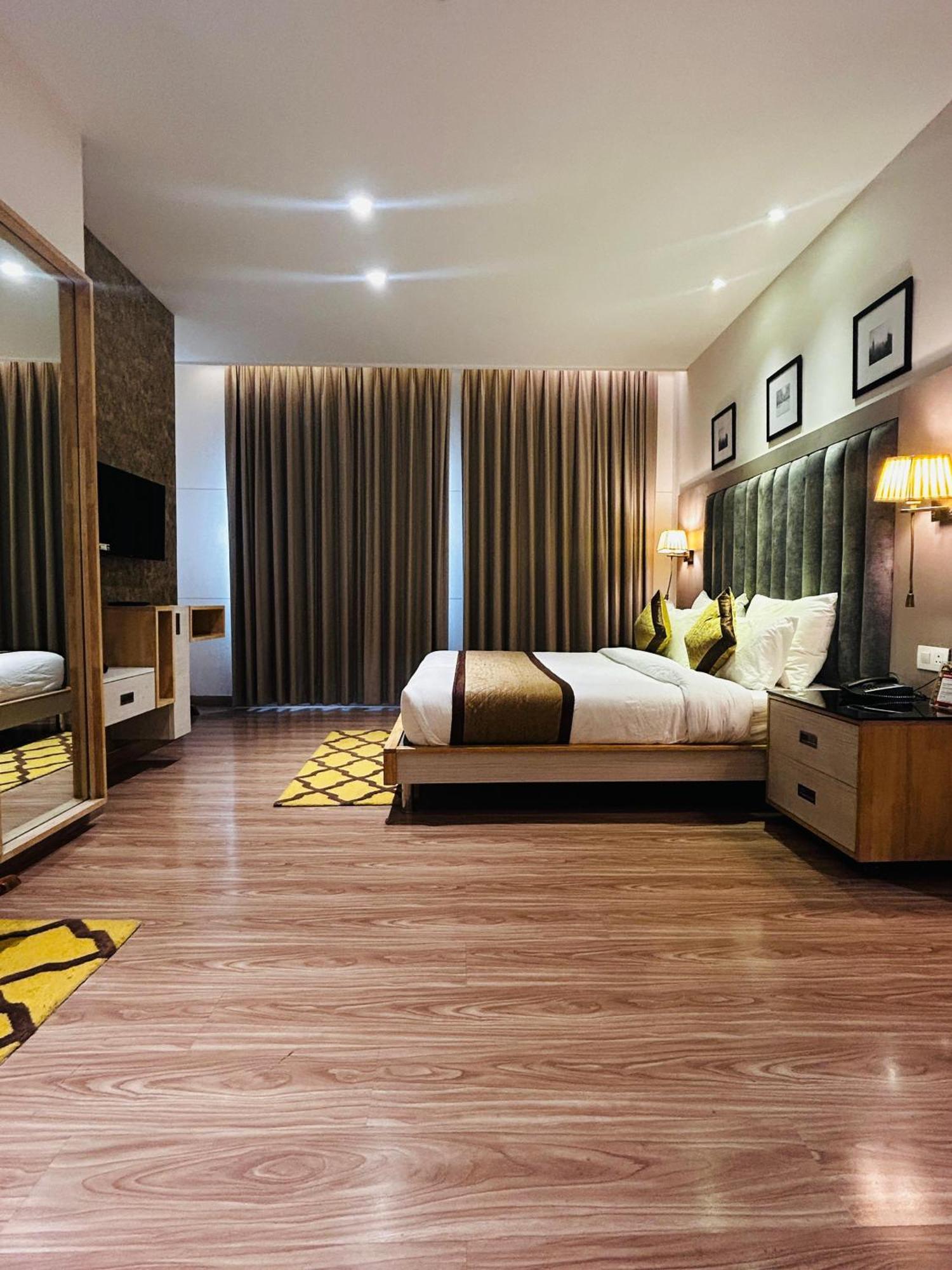 Sakura Gold Hotel