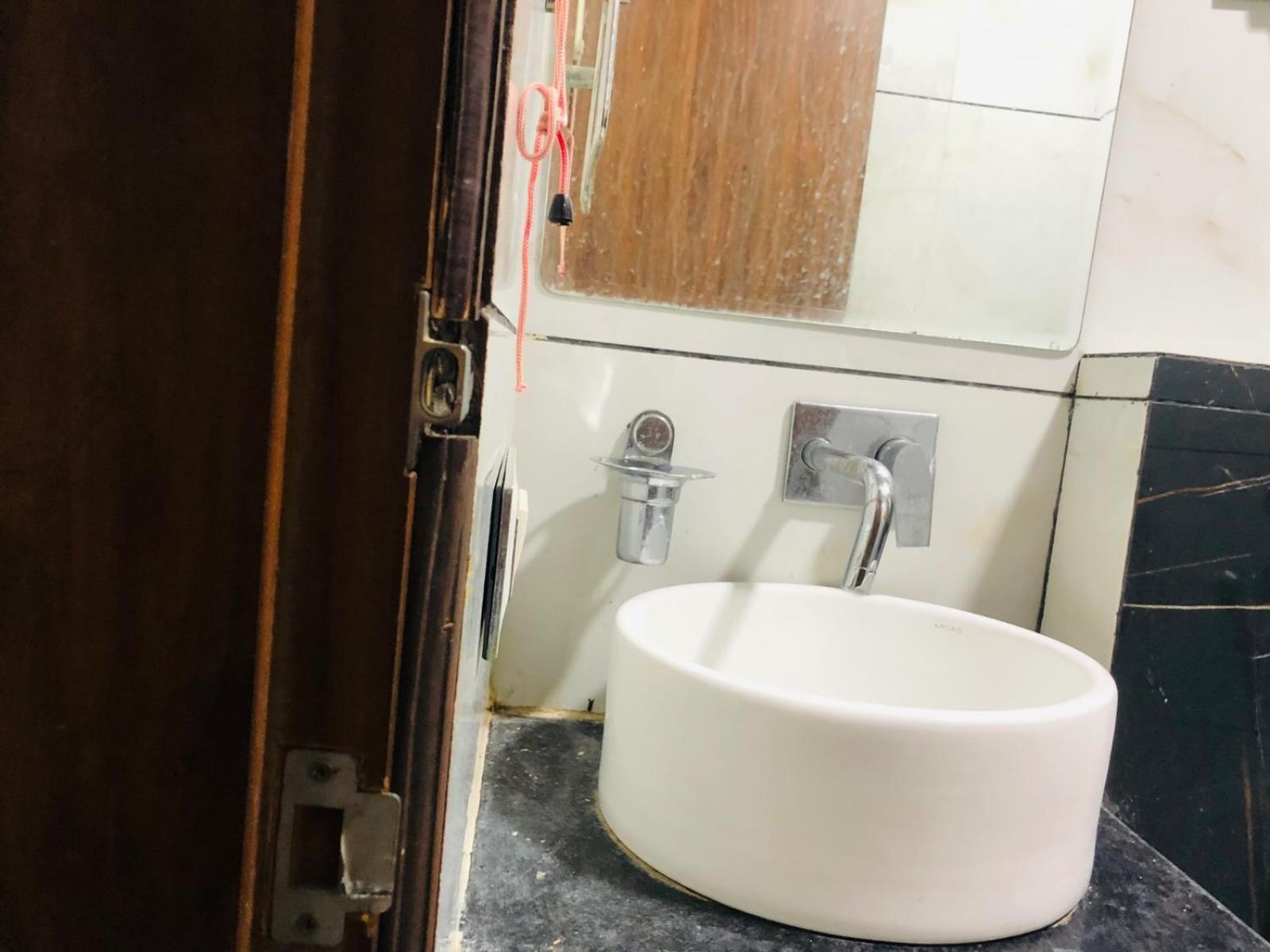 Basra Hotel, Gurgaon