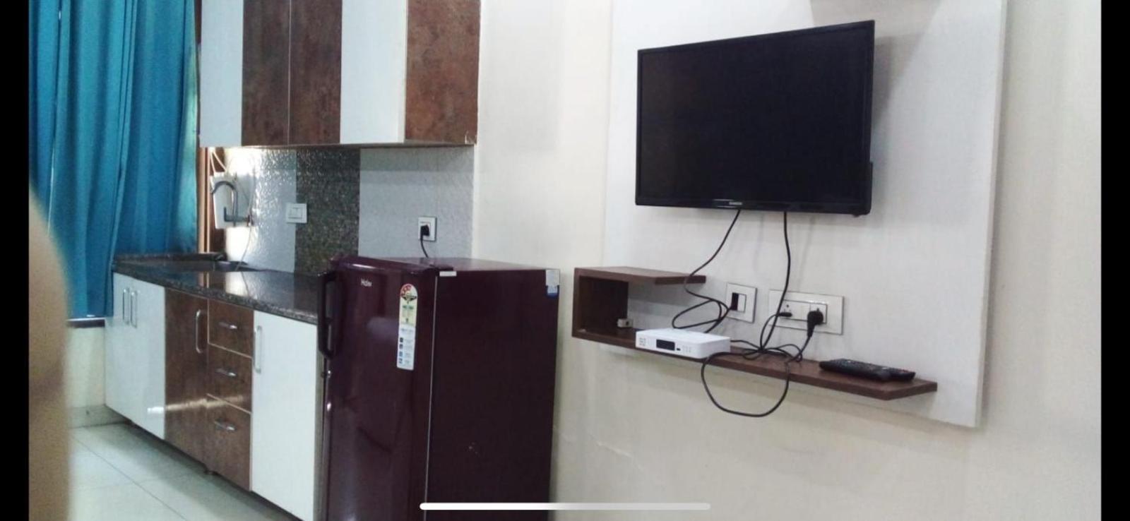Basra Hotel, Hotel