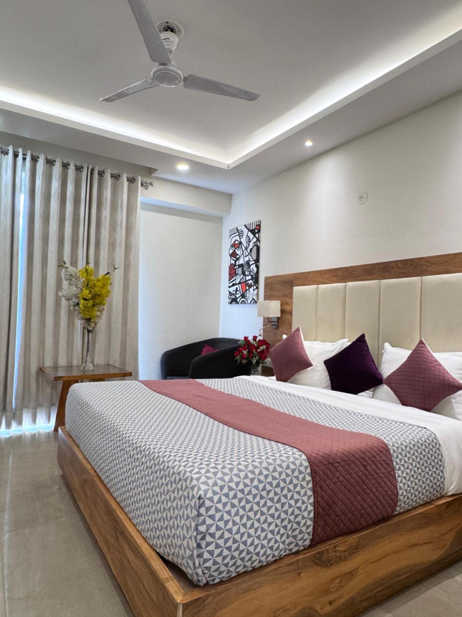 Hotel Golf View Suites-golf Course Road Gurgaon