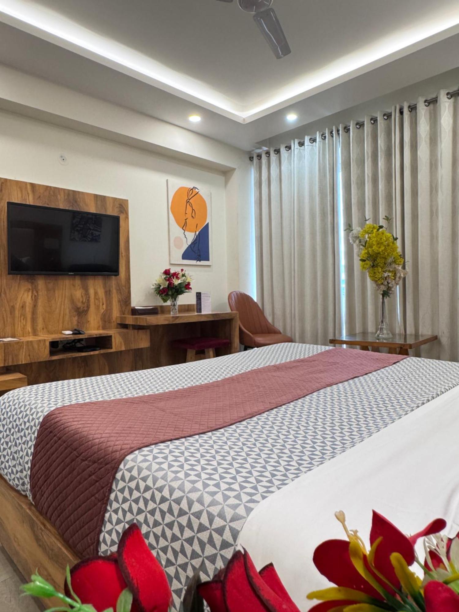Hotel Golf View Suites-golf Course Road Gurgaon