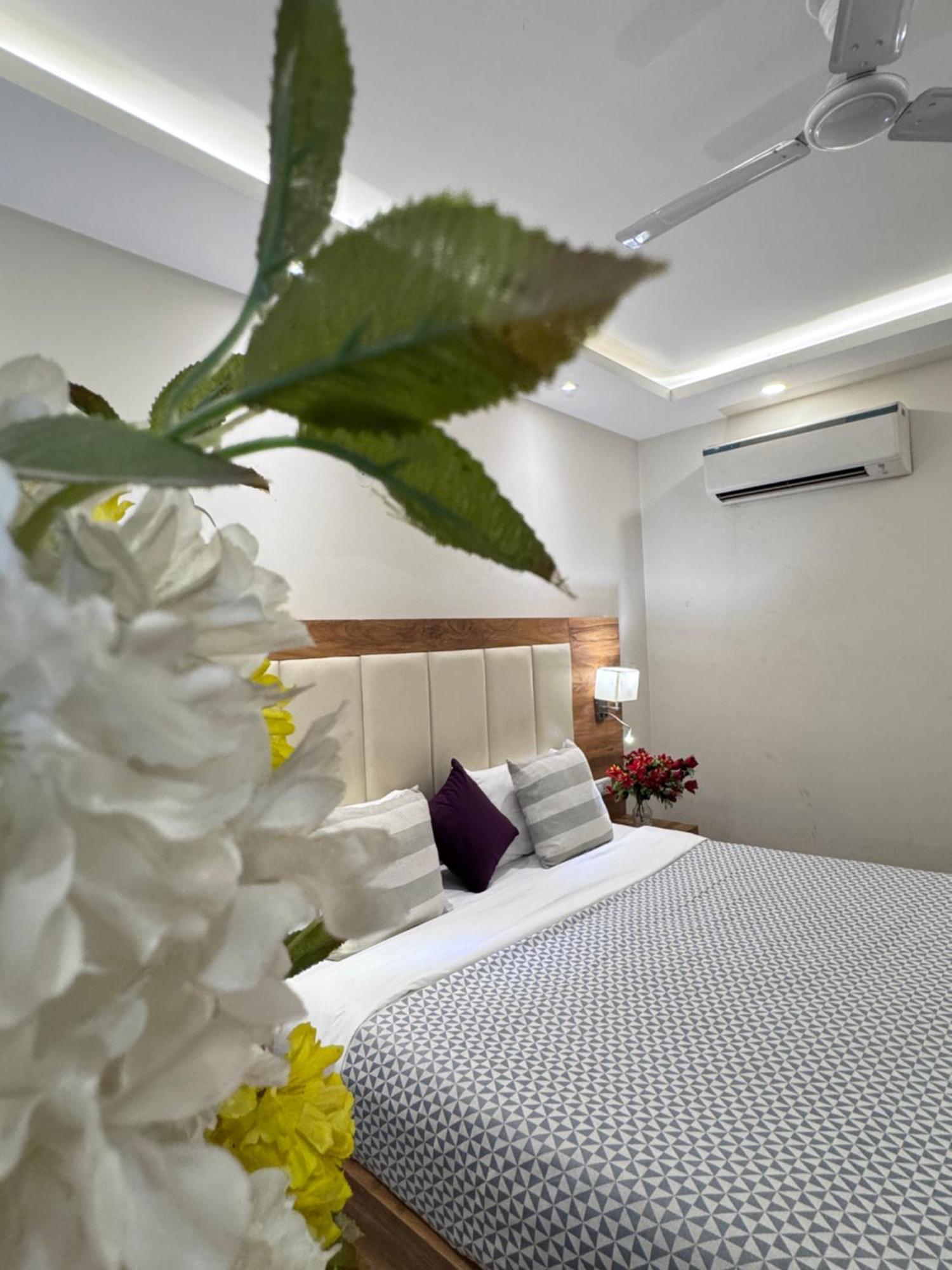 Golf View Suites-golf Course Road Hotel Gurgaon