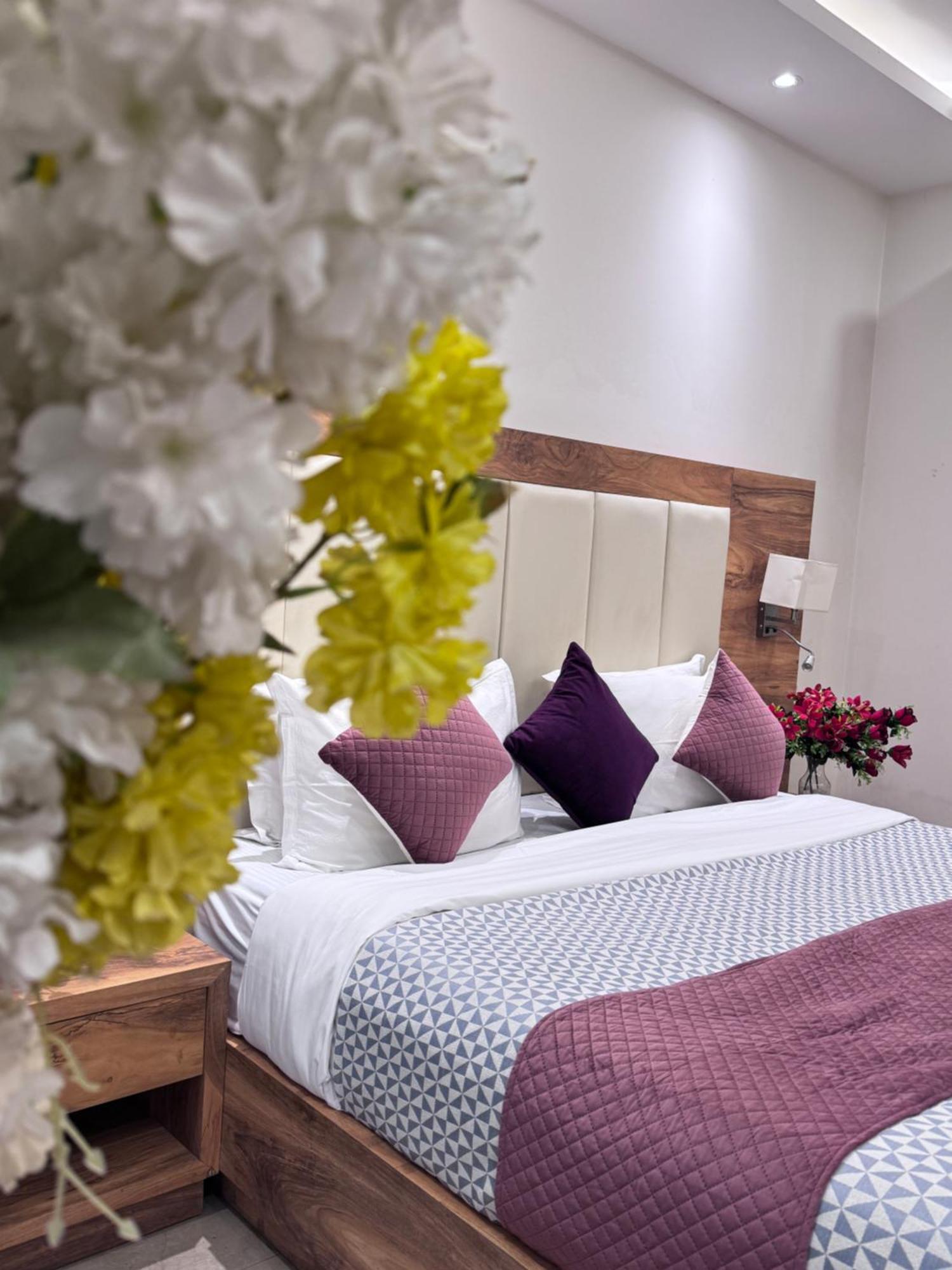 Hotel Golf View Suites-golf Course Road Gurgaon