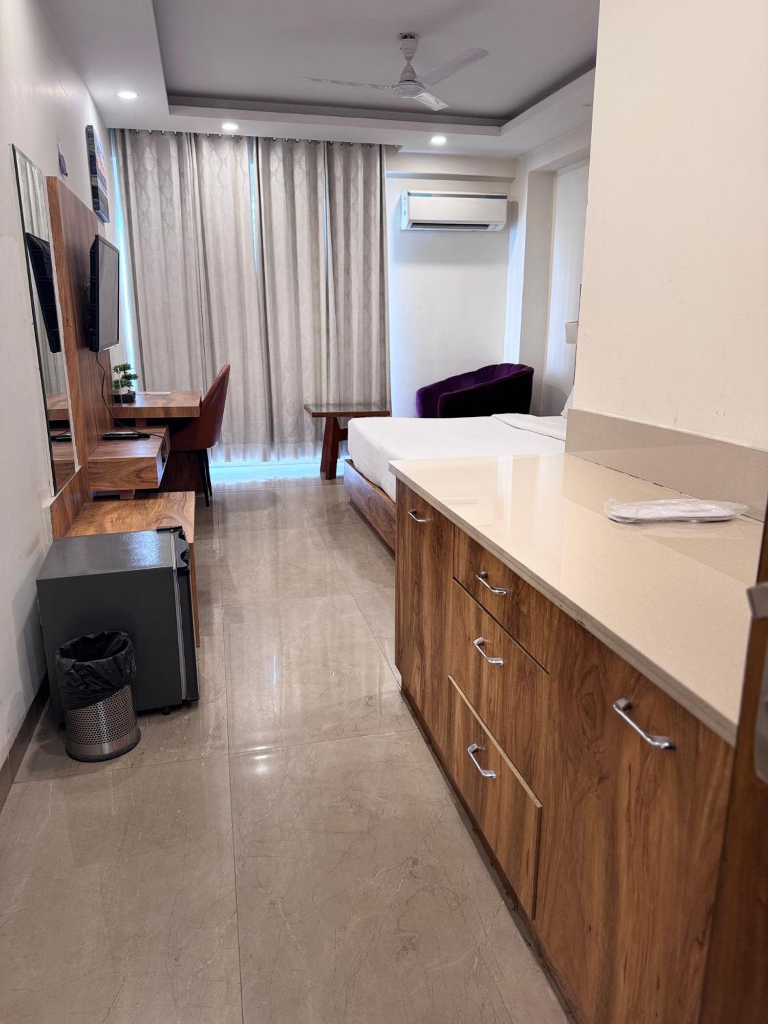 Golf View Suites-golf Course Road Hotel Gurgaon