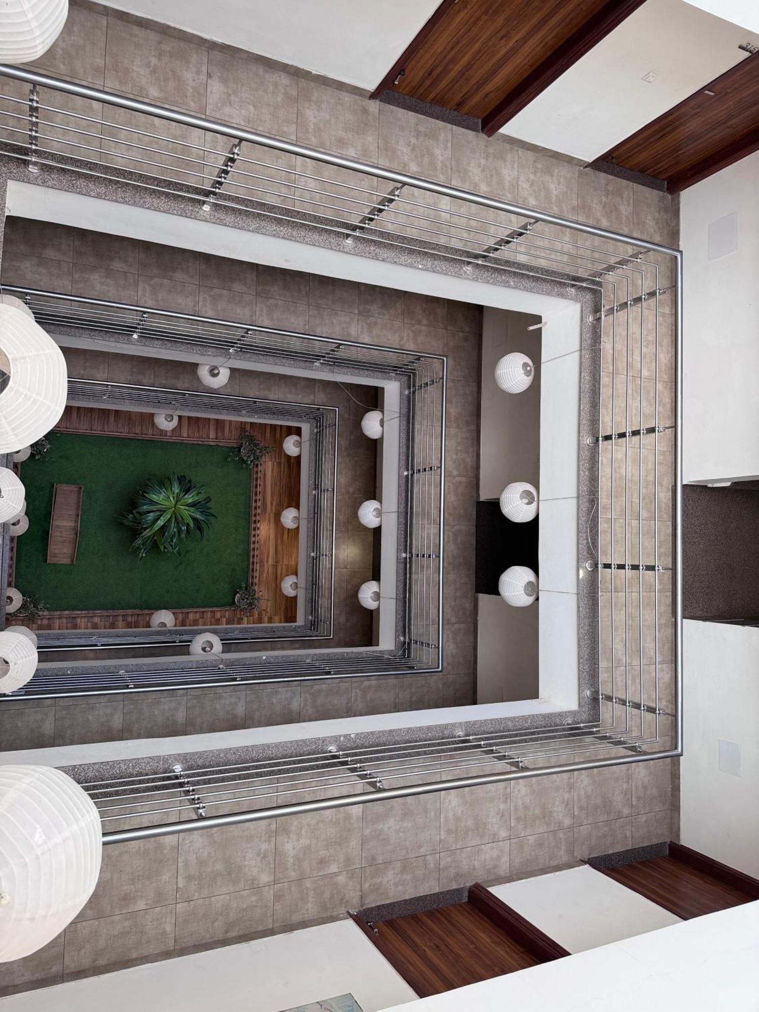 Hotel Golf View Suites-golf Course Road Gurgaon
