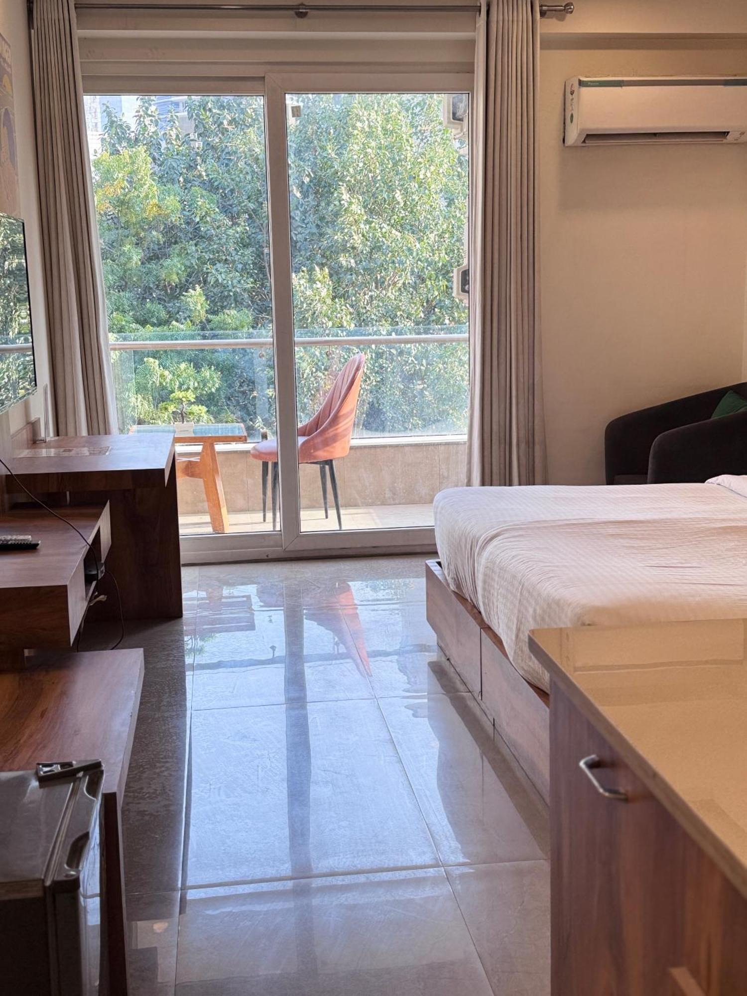 Golf View Suites-golf Course Road