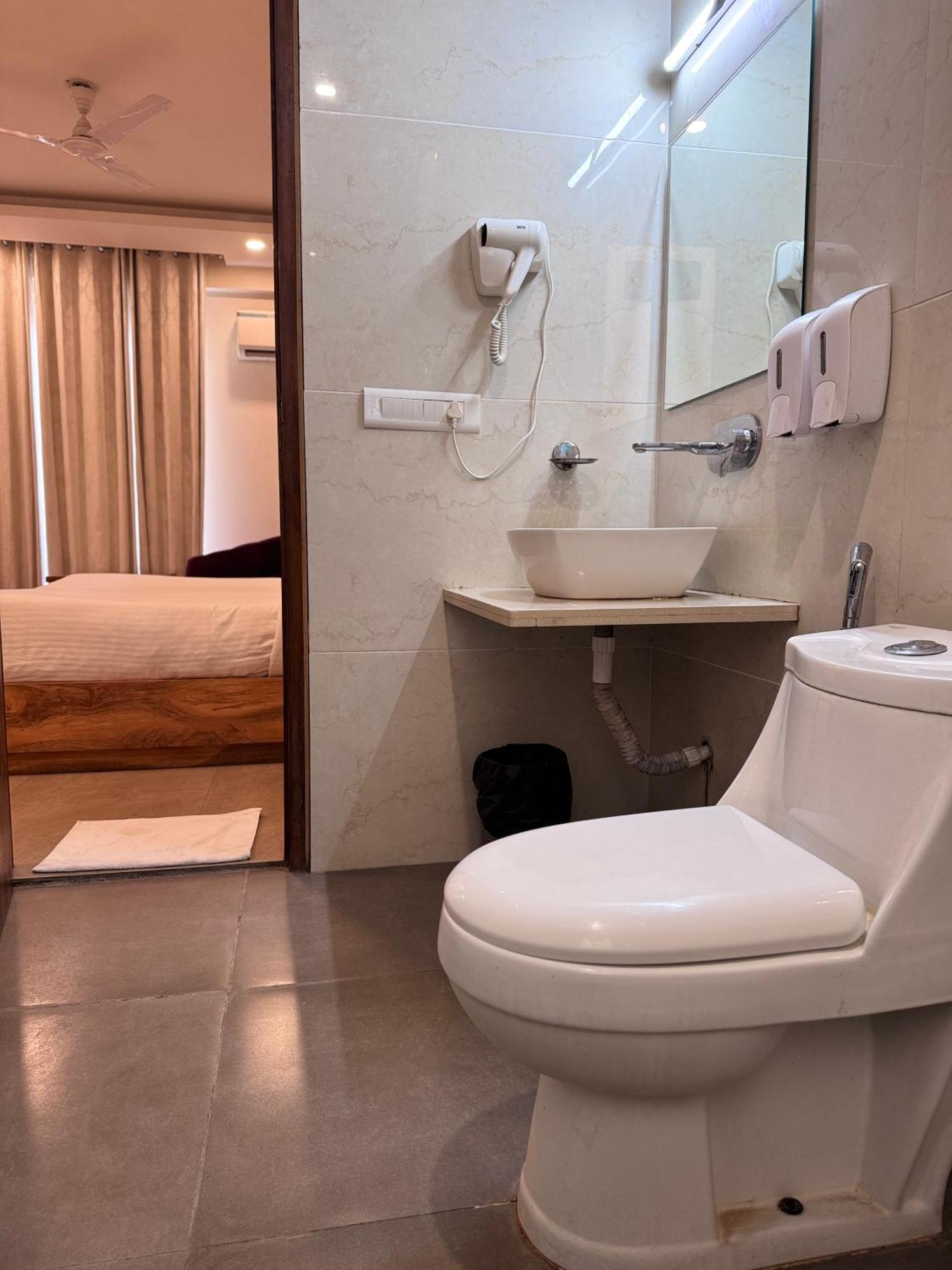 Golf View Suites-golf Course Road Hotel