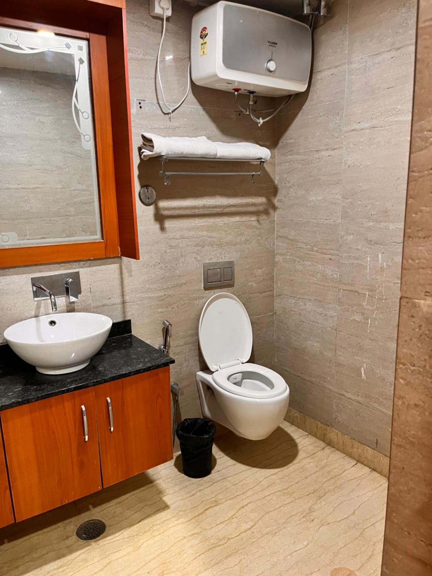 Platinum Palace Medanta Medicity Hotel